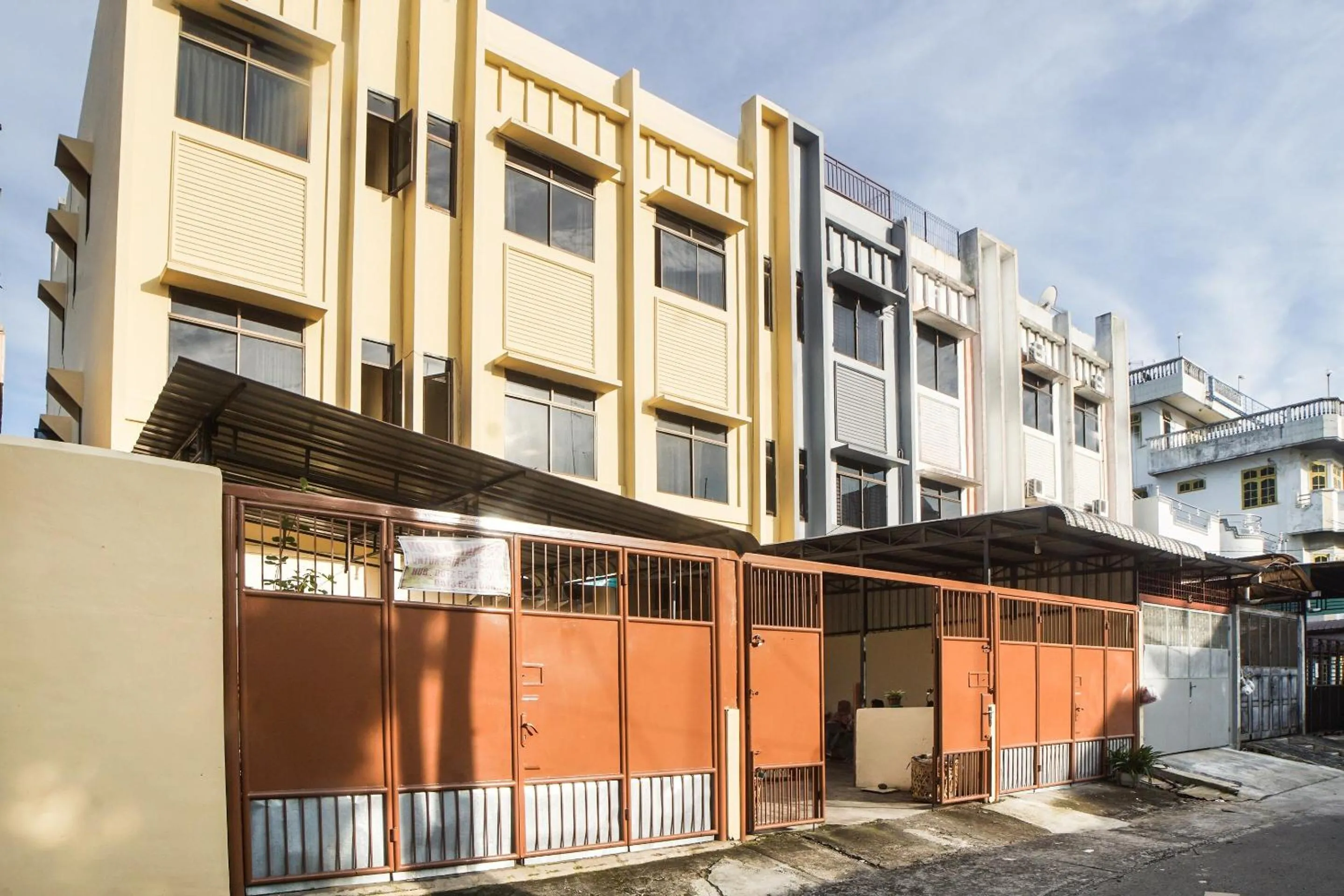Facade/entrance in Hotel O Kost Ketapang Syariah