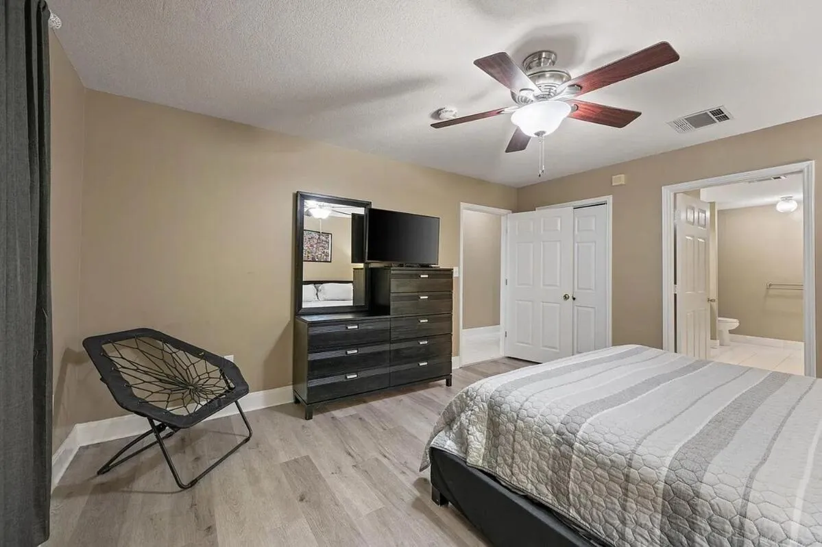Bedroom, Bed in 3/3 Condo on Texas Motor Speedway