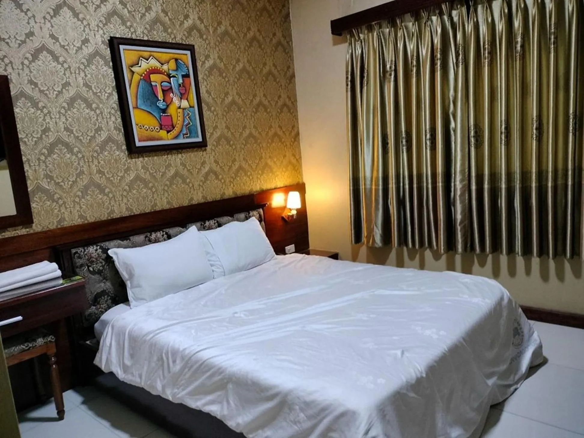 Photo of the whole room, Bed in Tam Tin Hotel