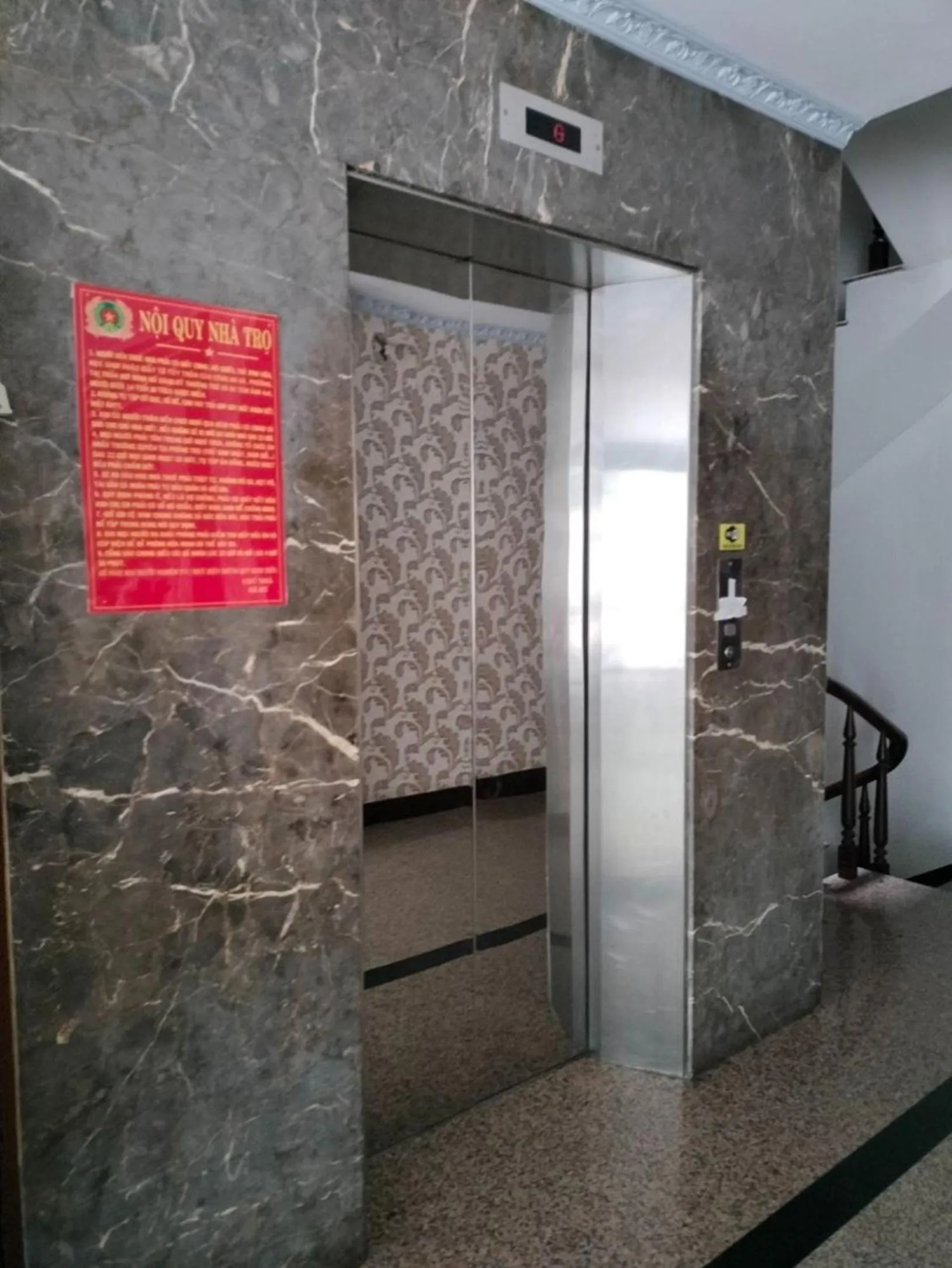 elevator in Tam Tin Hotel