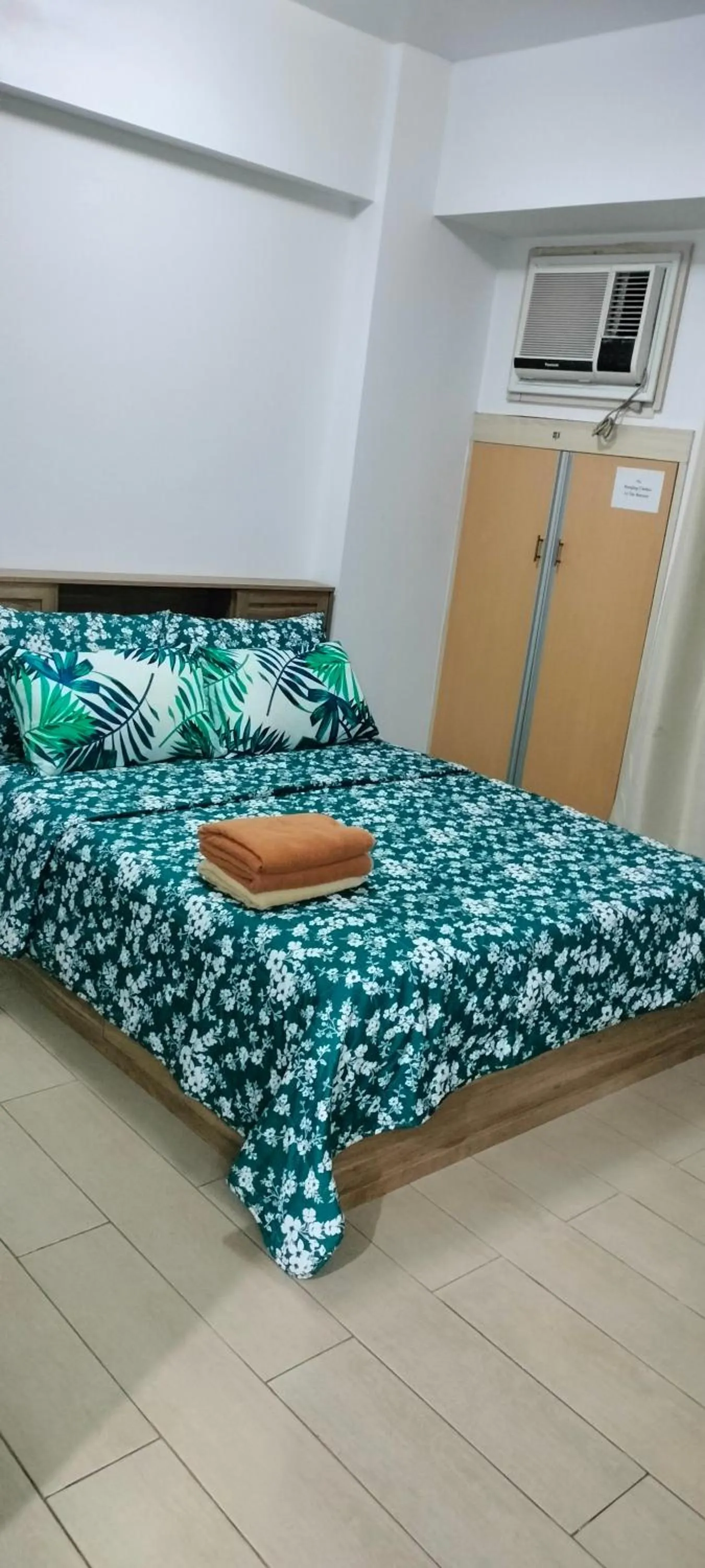 Bed in RQUI CONDOTEL INFRONT OF NAIA TERMINAL 3