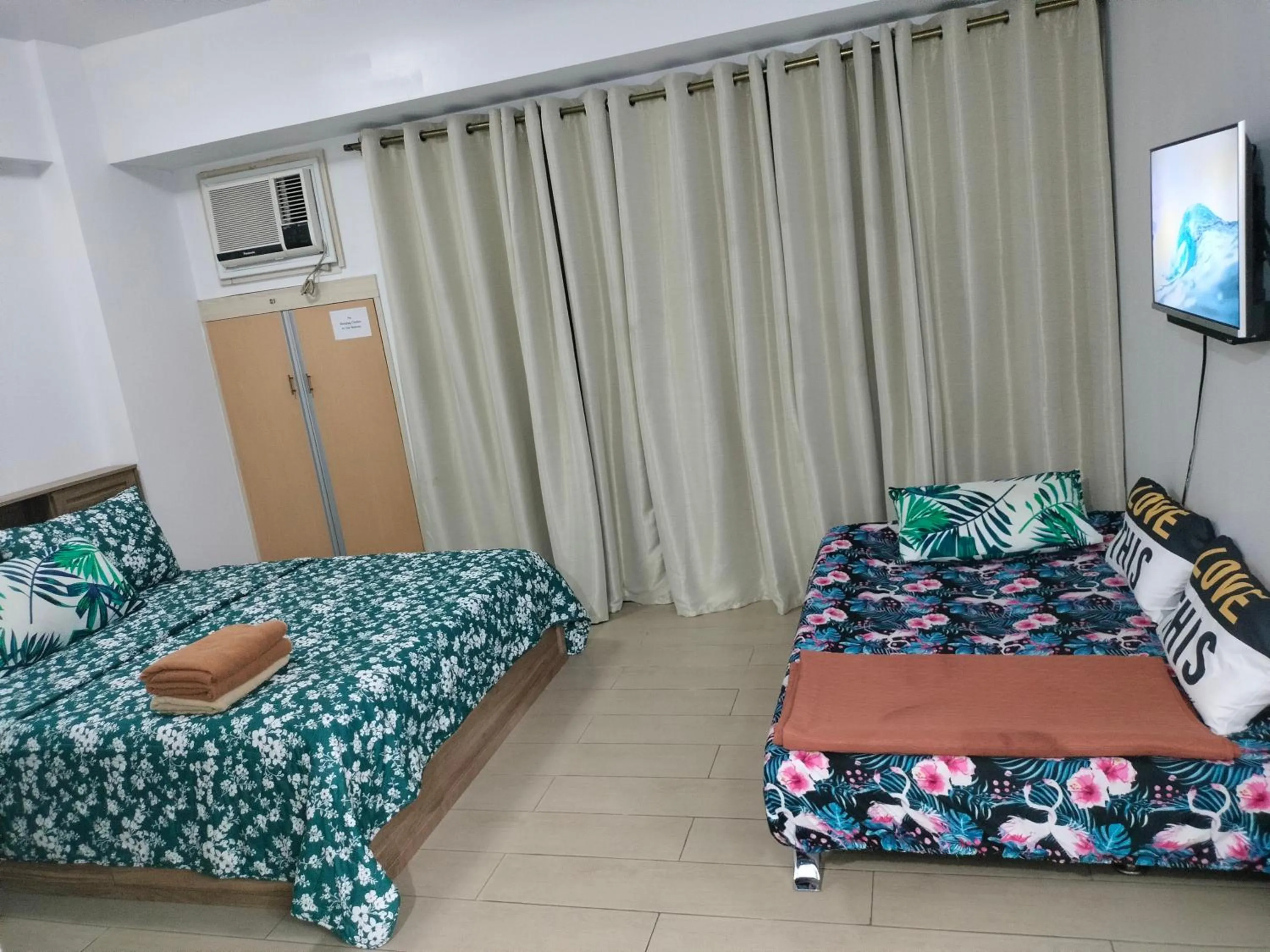 Bed in RQUI CONDOTEL INFRONT OF NAIA TERMINAL 3