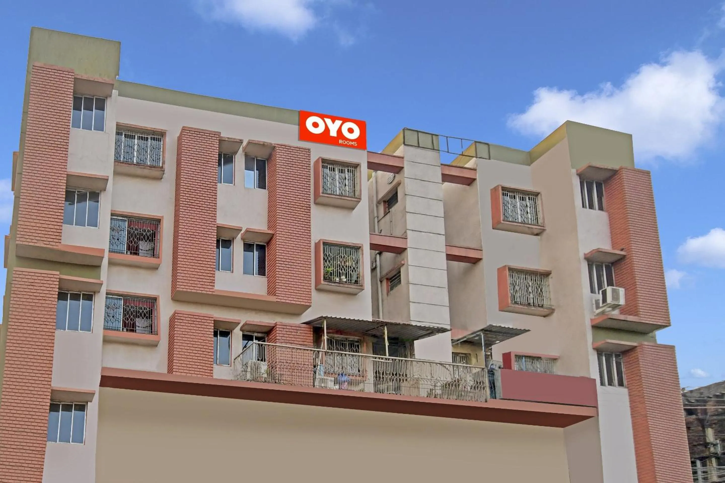 Facade/entrance in Hotel O ALISHA LODGE