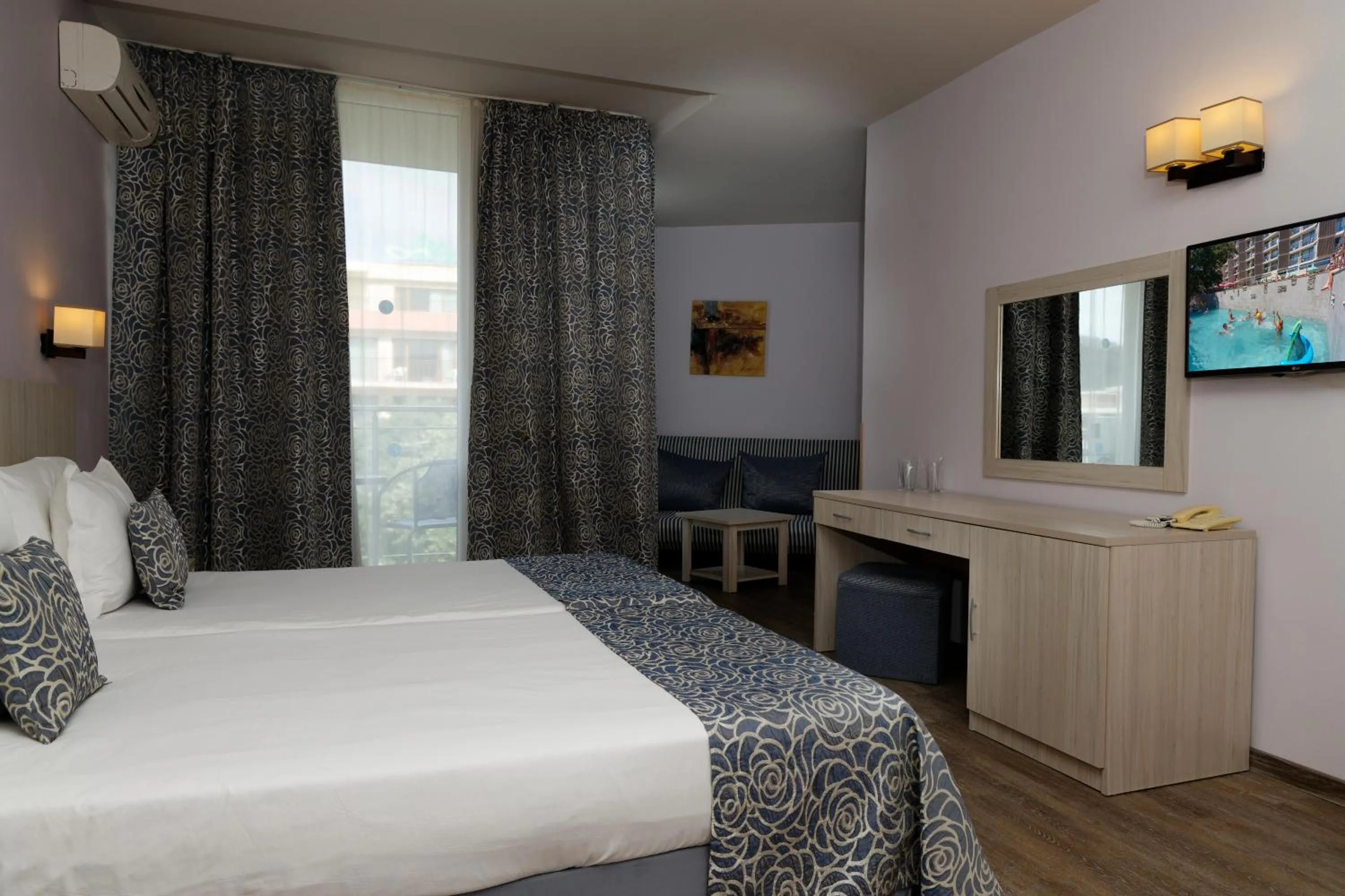 Photo of the whole room, Bed in Hotel Slavey - All Inclusive