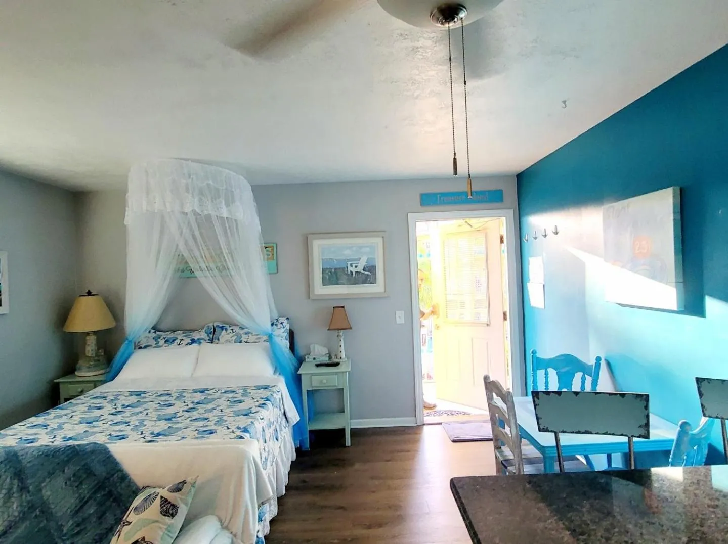 Bed in Searenity, Waterside studio in the heart of Treasure Island, walk to beach