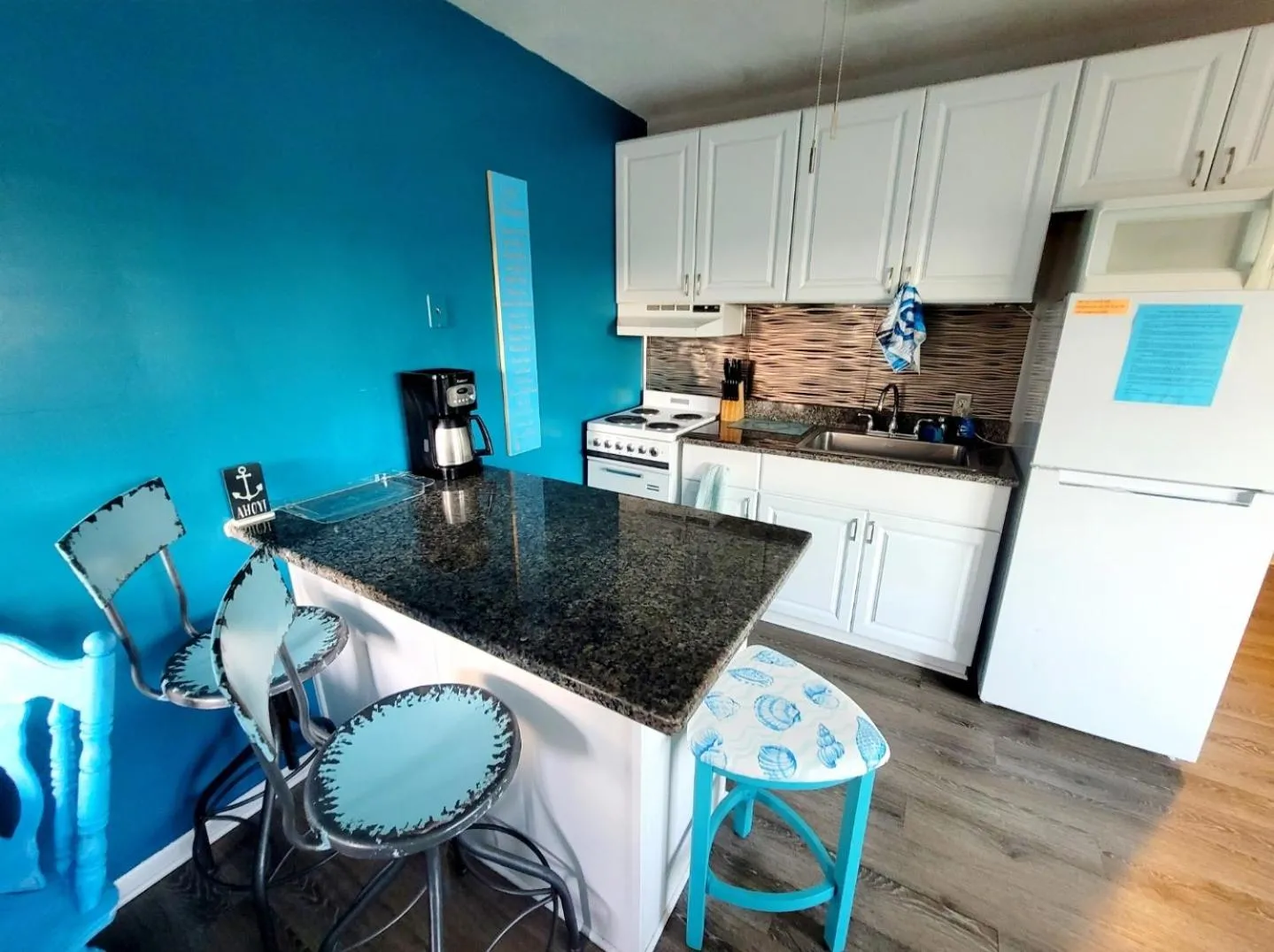 Searenity, Waterside studio in the heart of Treasure Island, walk to beach