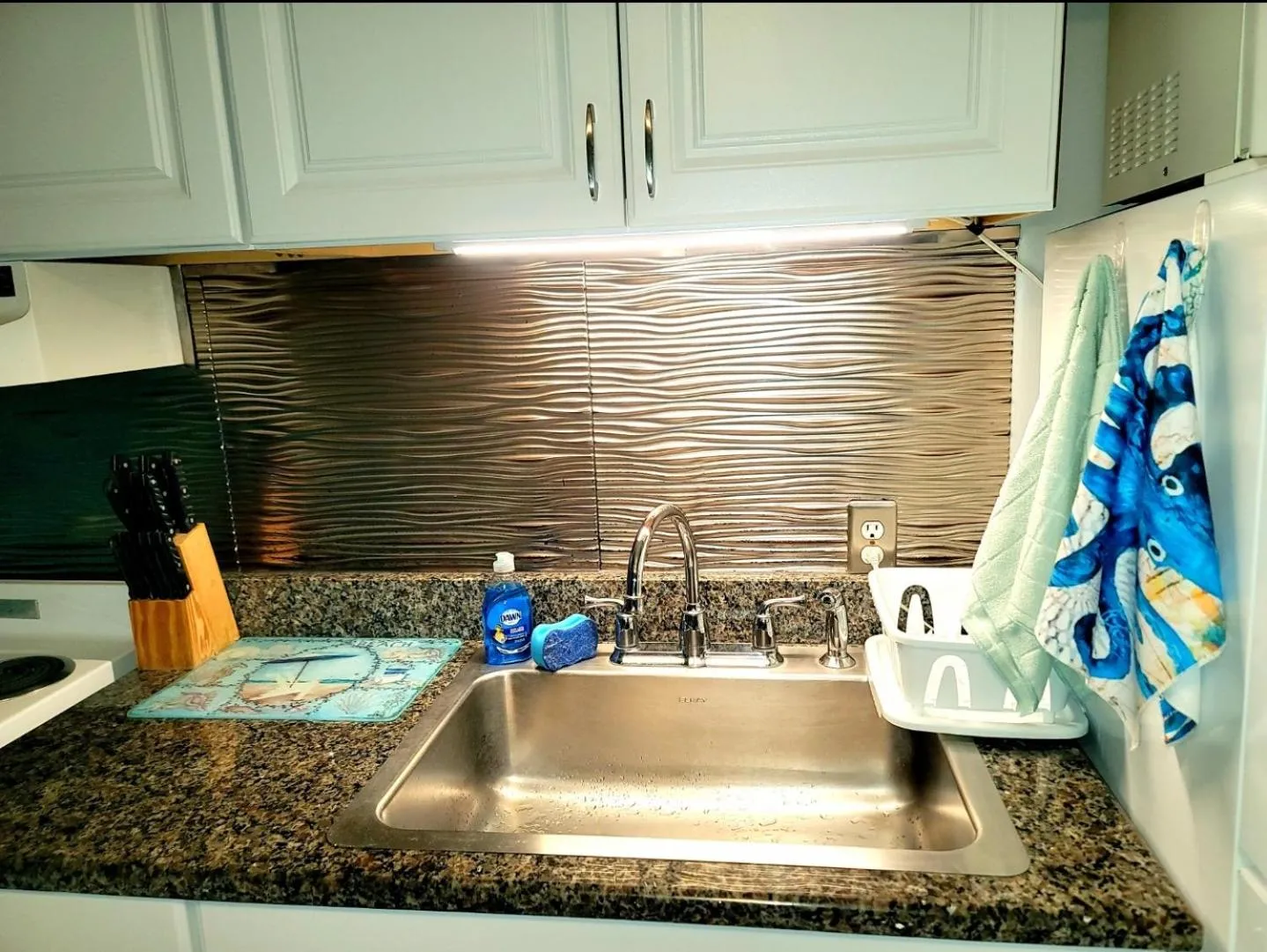 Searenity, Waterside studio in the heart of Treasure Island, walk to beach