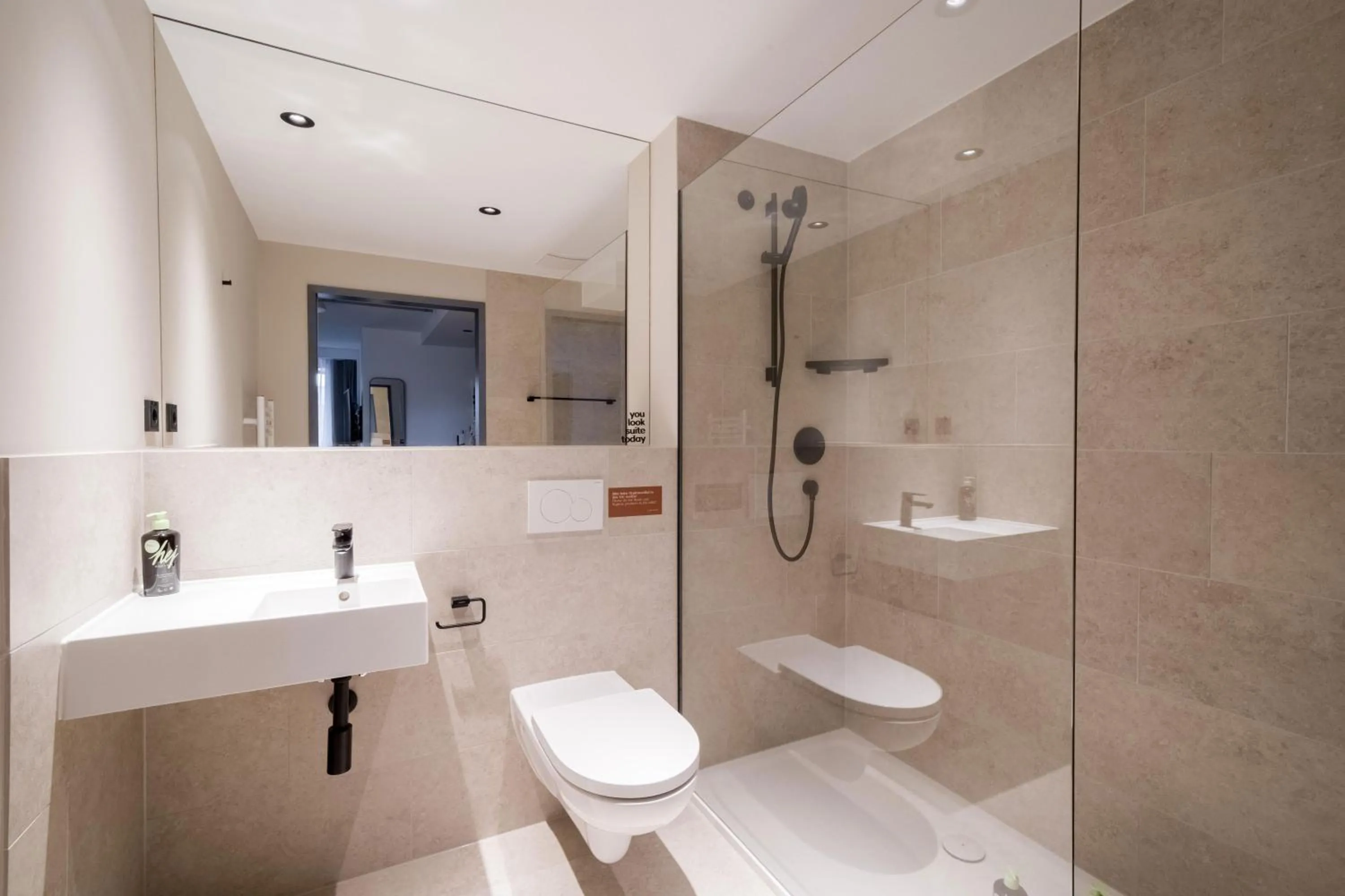 Shower in Limehome Saarbrücken Berliner Promenade