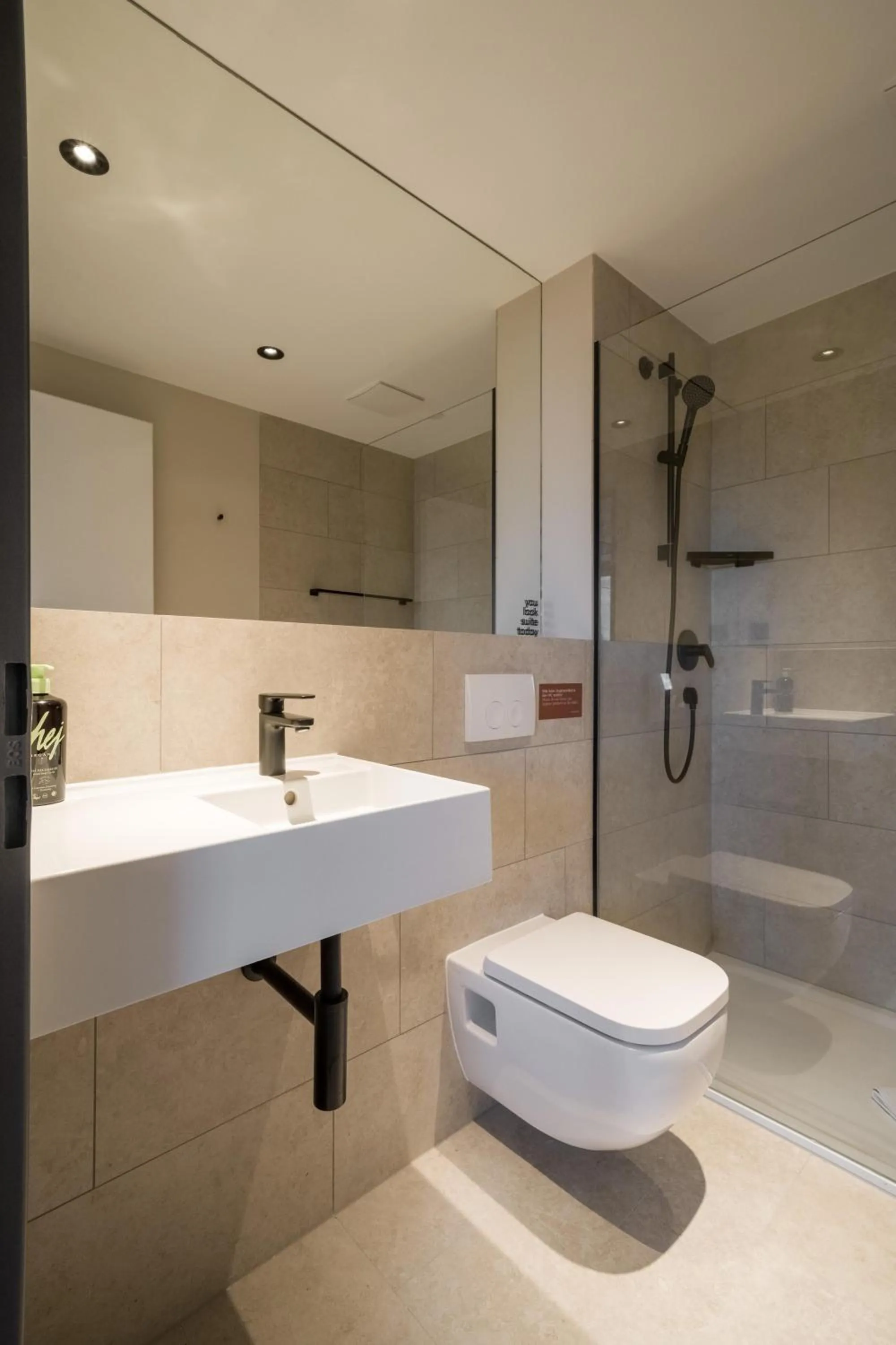 Bathroom in Limehome Saarbrücken Berliner Promenade