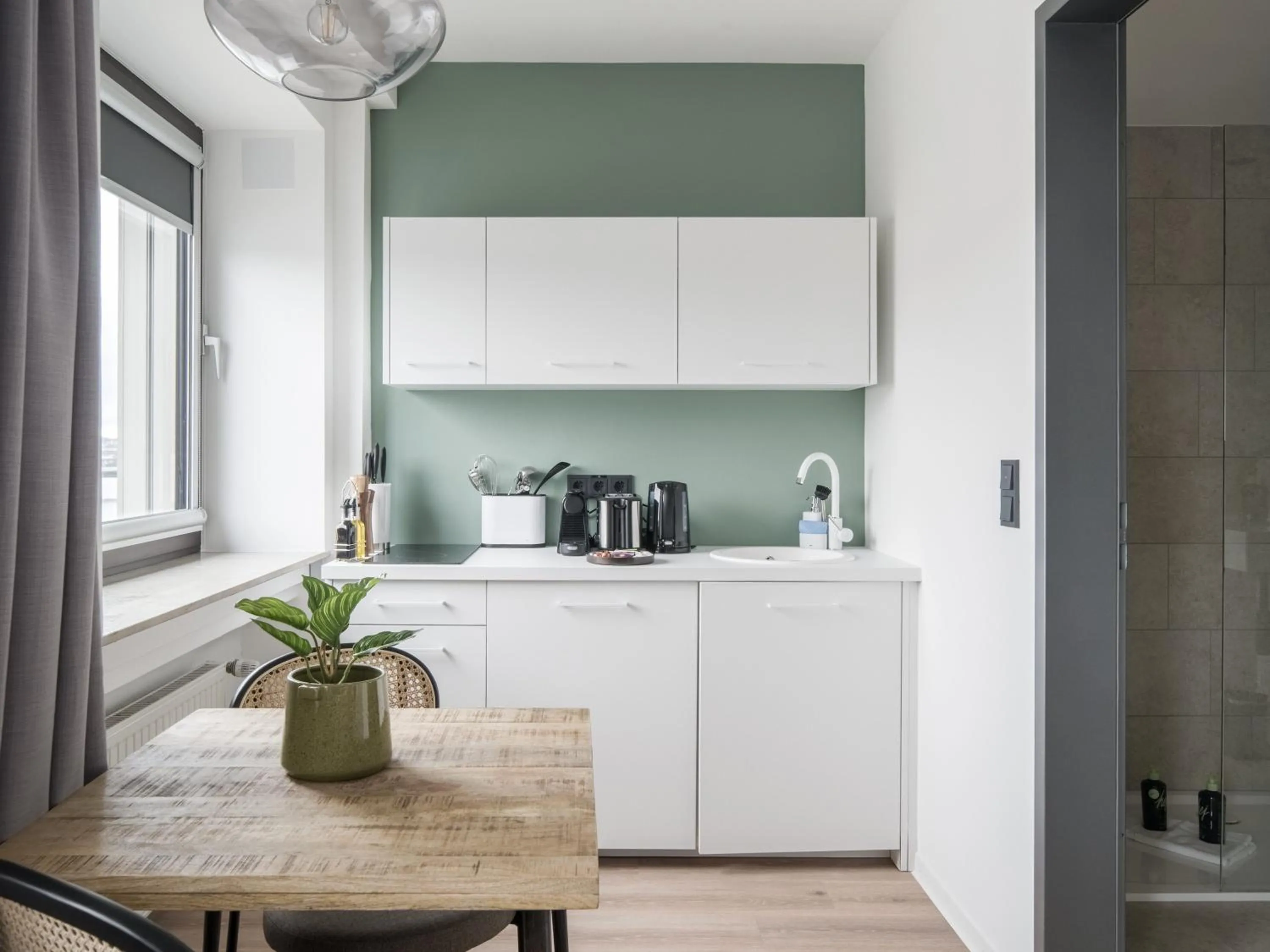 Kitchen or kitchenette in Limehome Saarbrücken Berliner Promenade