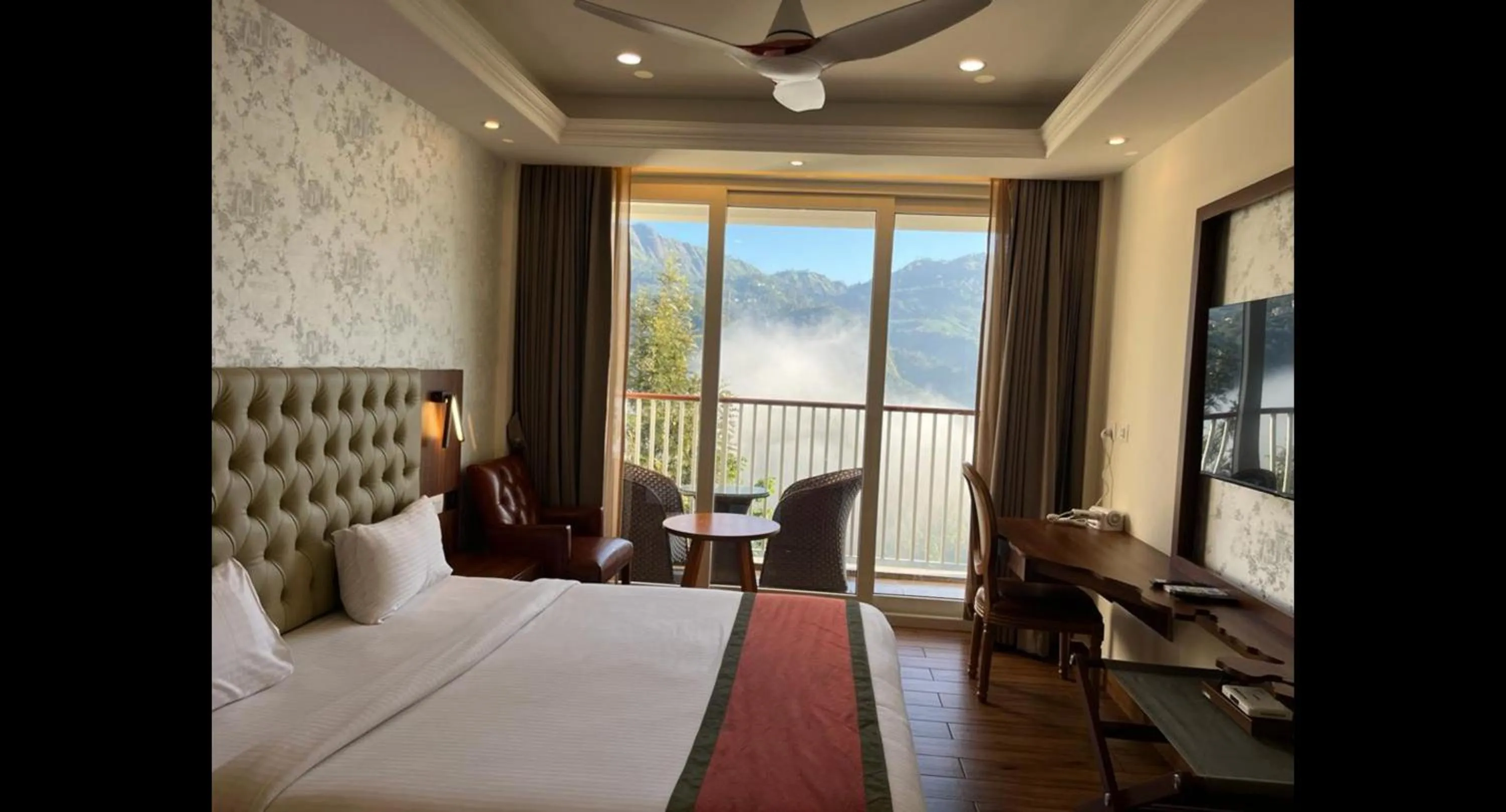 Bedroom, Bed in British County Resorts