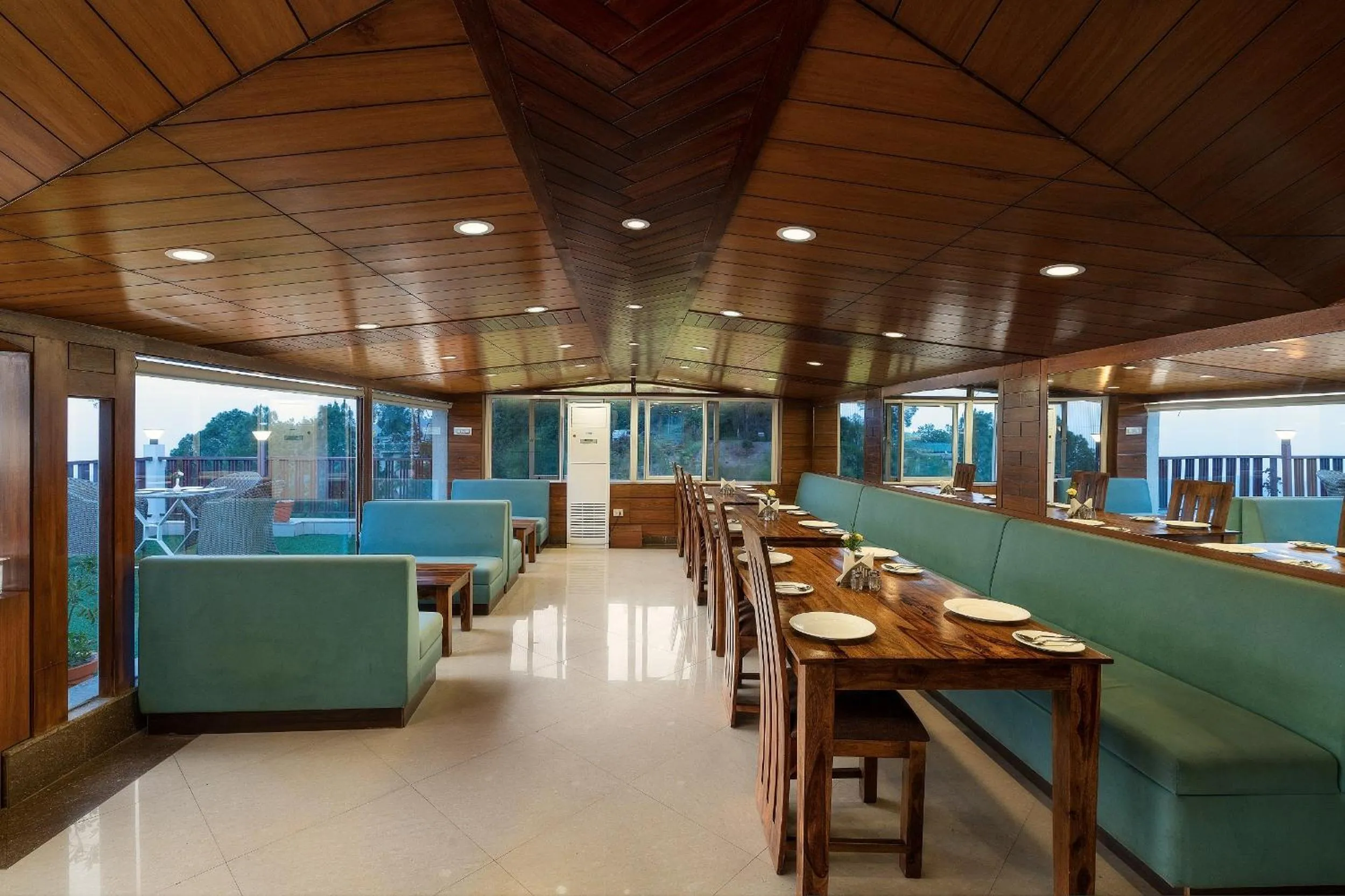 Restaurant/places to eat in Hotel The Chabal