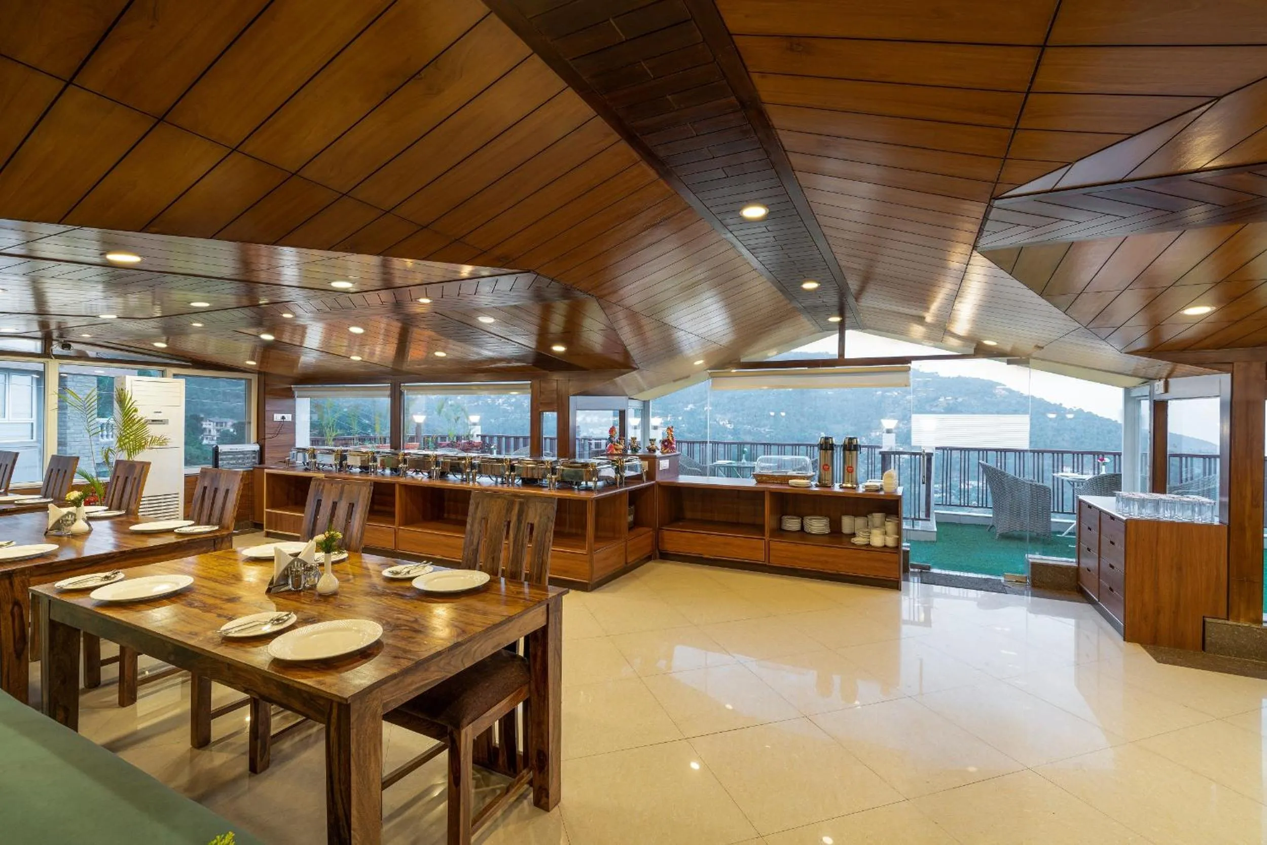 Restaurant/places to eat in Hotel The Chabal