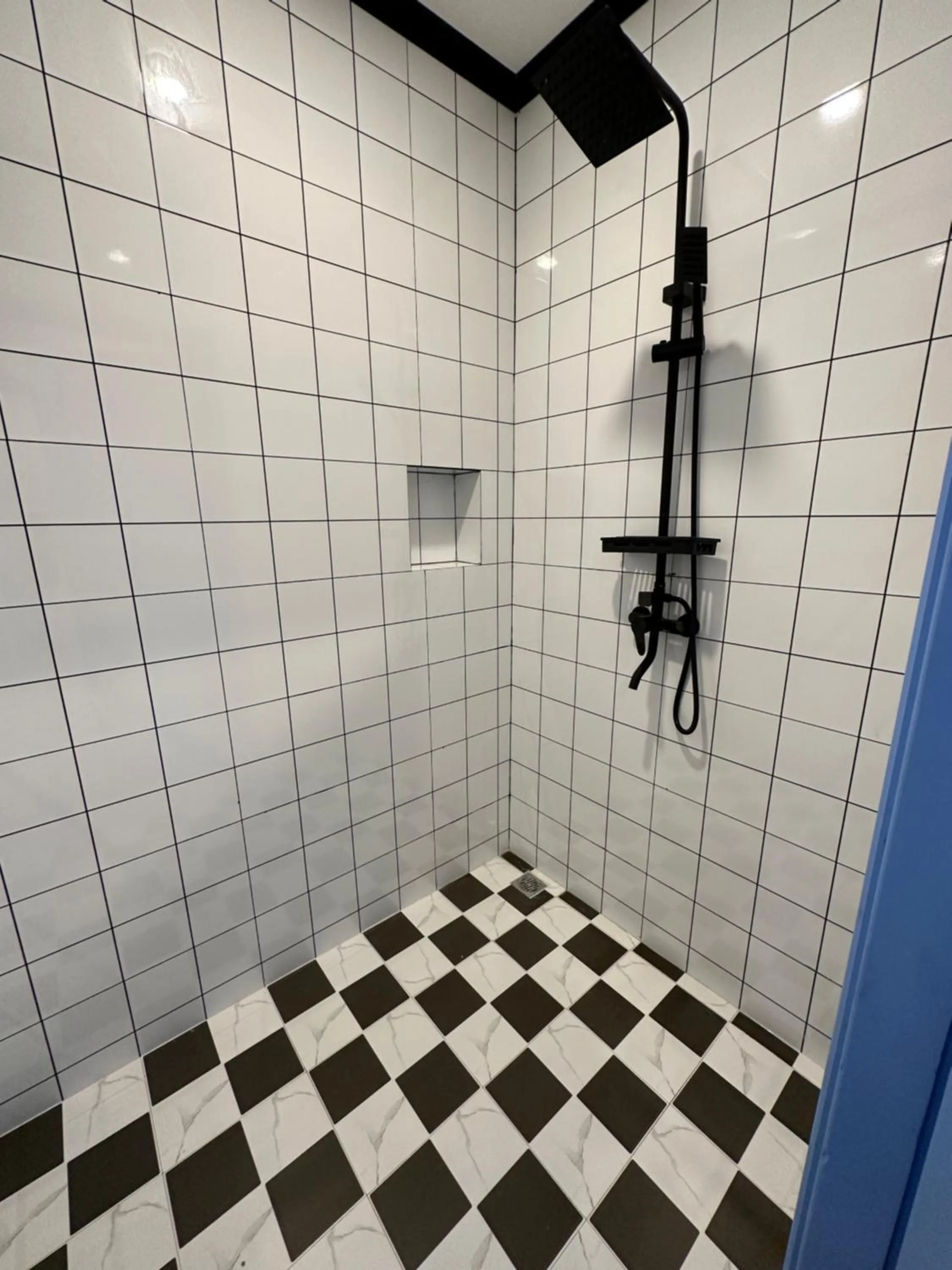 Shower in Sadakham Hotel