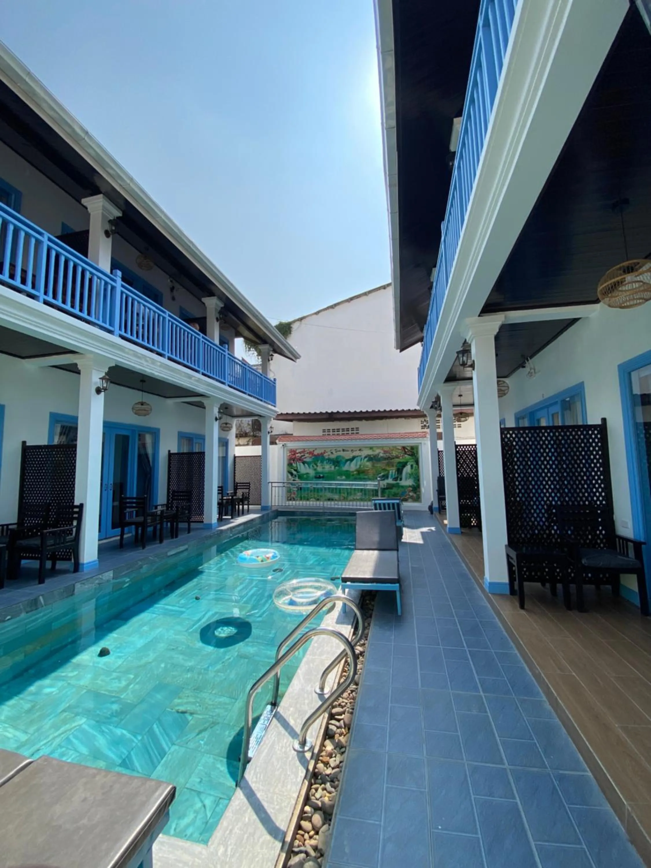 Swimming pool in Sadakham Hotel