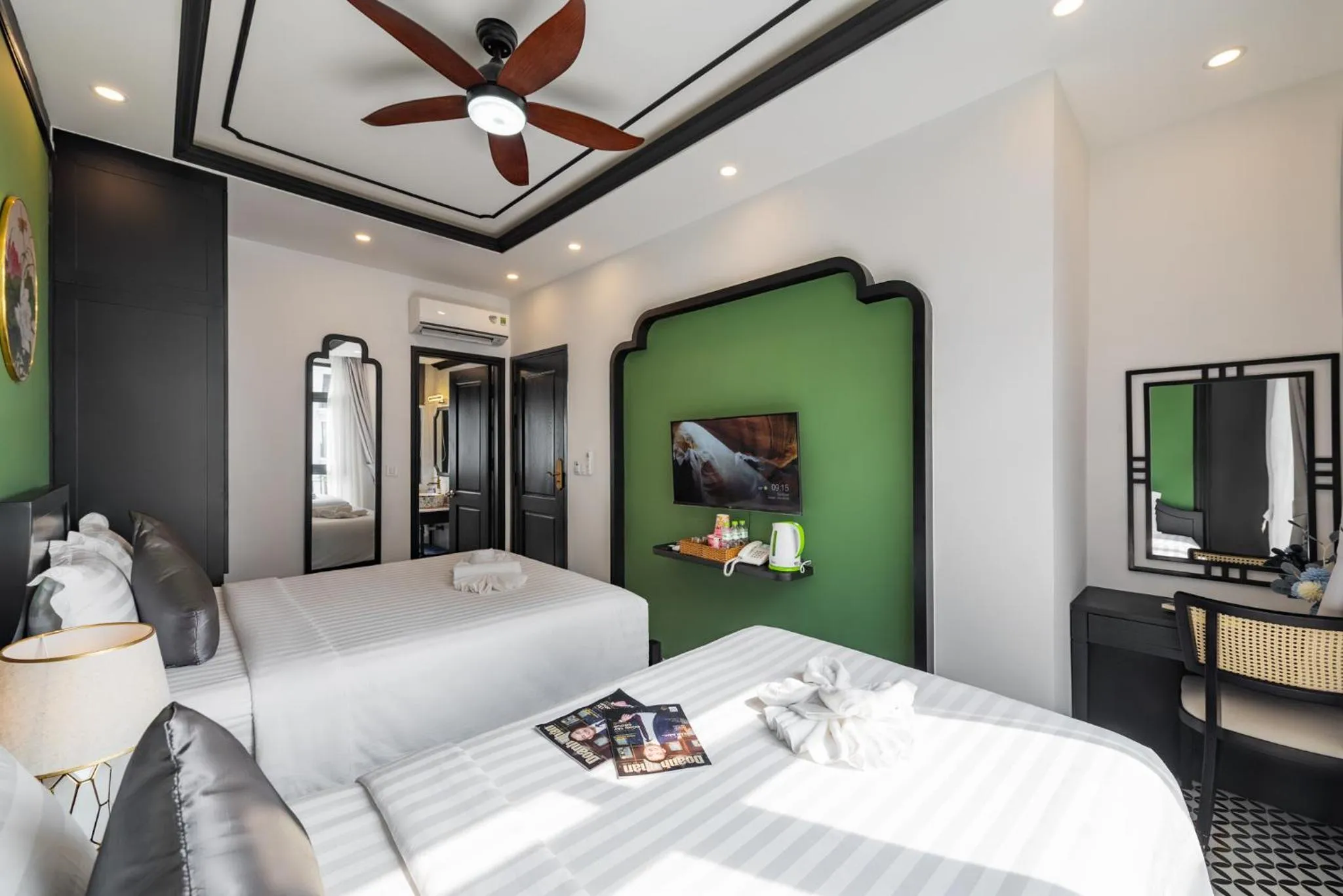 Bed in Le Palmier Phu Quoc Hotel - Free Shuttle To Grand World