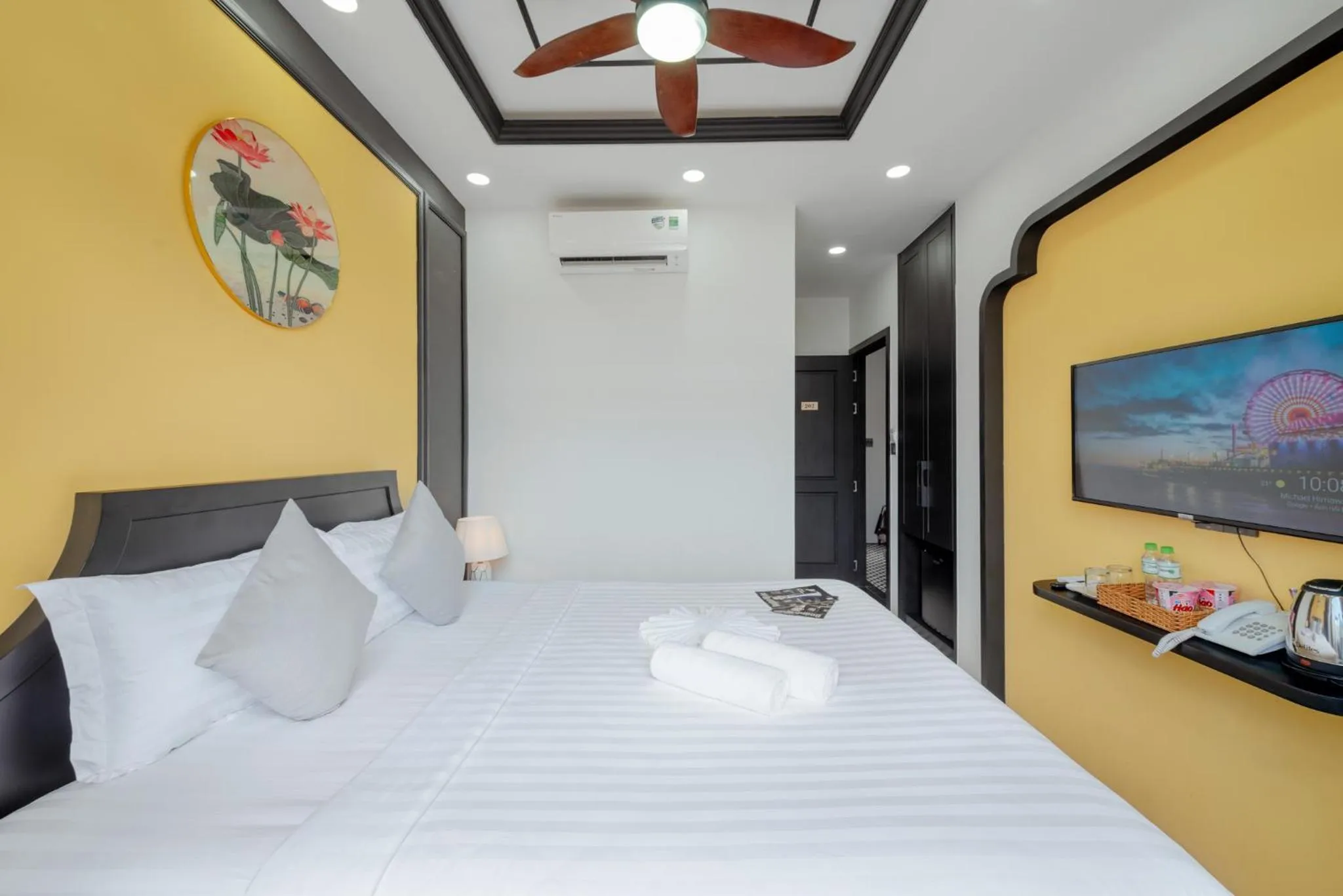 Bed in Le Palmier Phu Quoc Hotel - Free Shuttle To Grand World