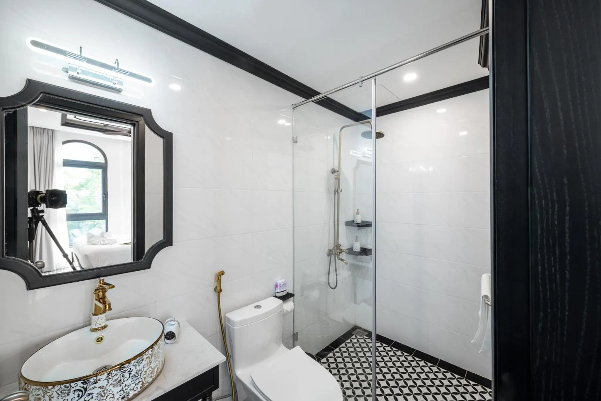 Shower in Le Palmier Phu Quoc Hotel - Free Shuttle To Grand World