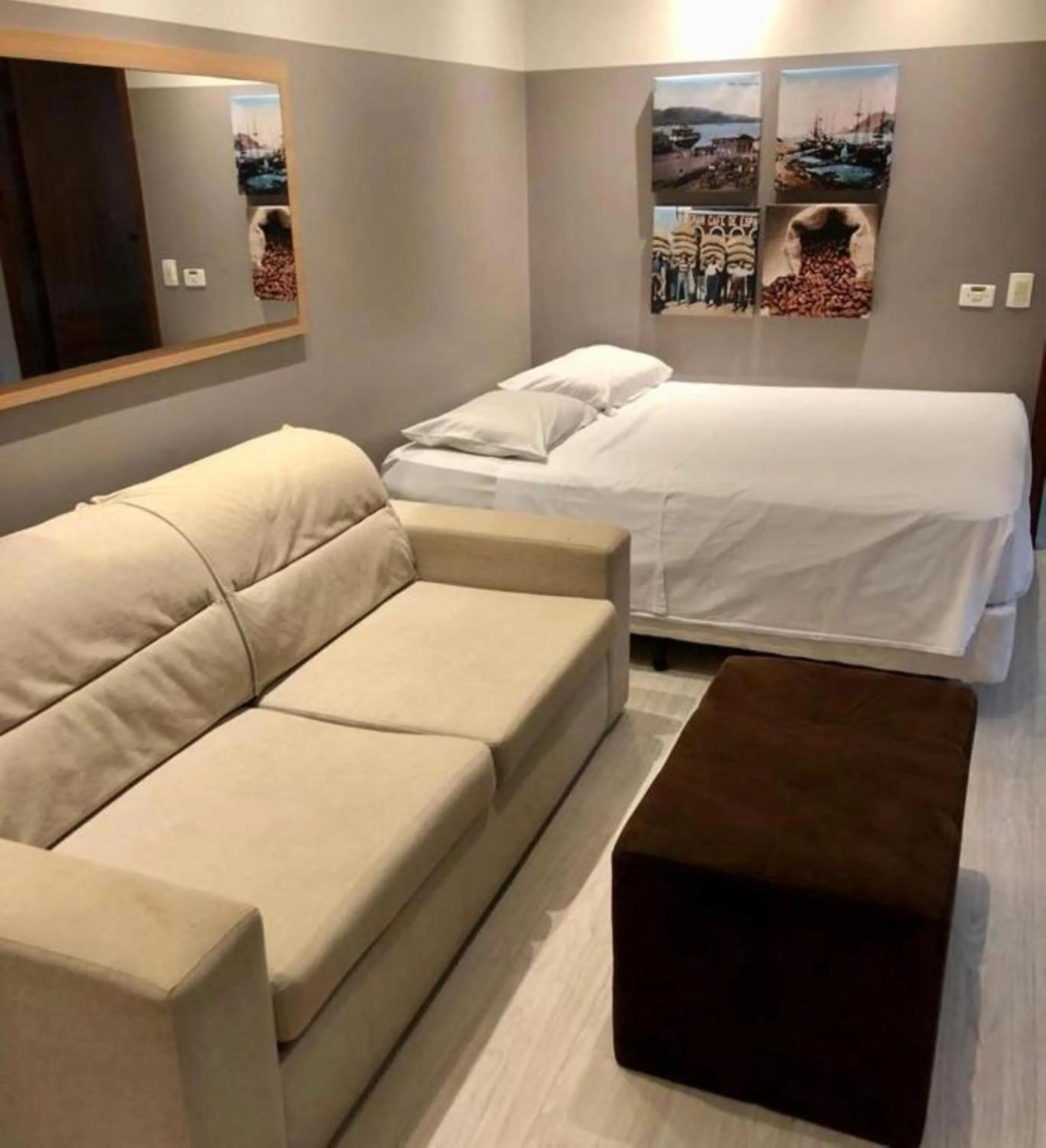 Bedroom, Bed in Cosmopolitan Praia Flat