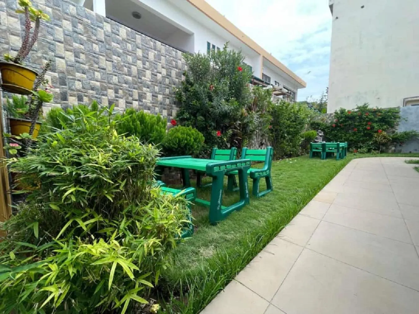 Spring in Hôtel Guest House Quatre Saisons