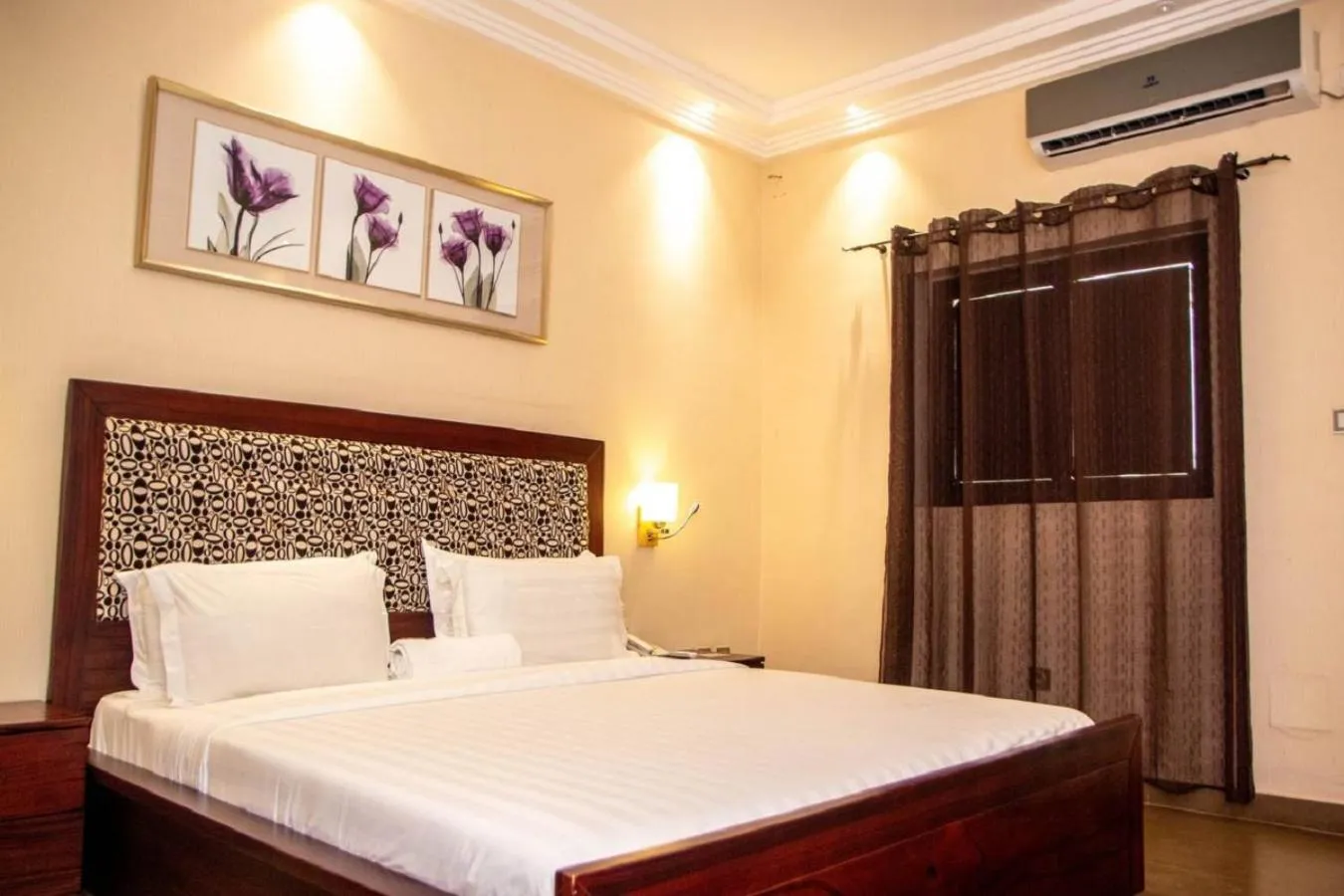 Bed in Hôtel Guest House Quatre Saisons