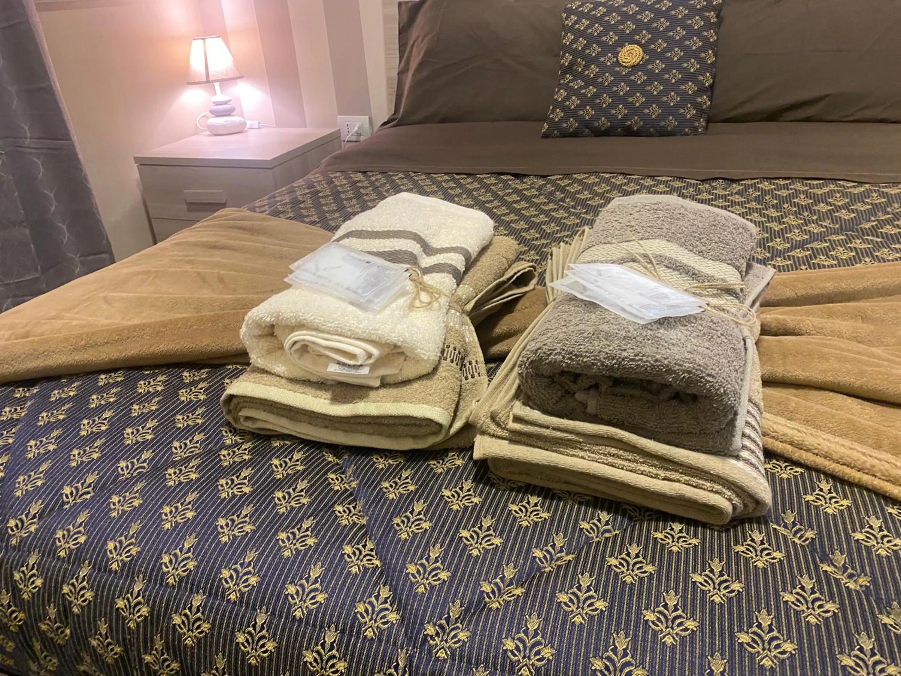 towels, Bed in B & B VICO GRANDE