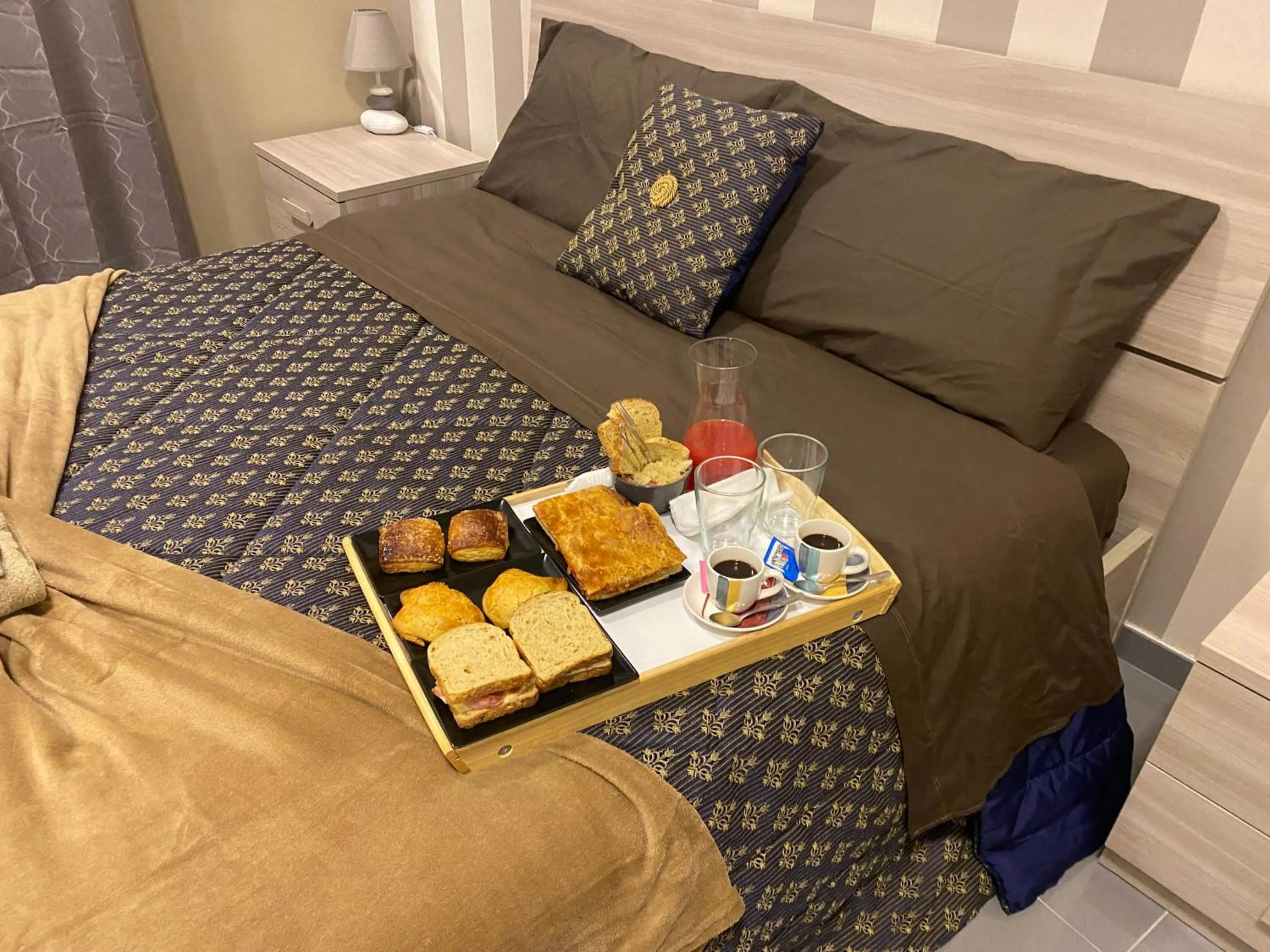 Breakfast, Bed in B & B VICO GRANDE