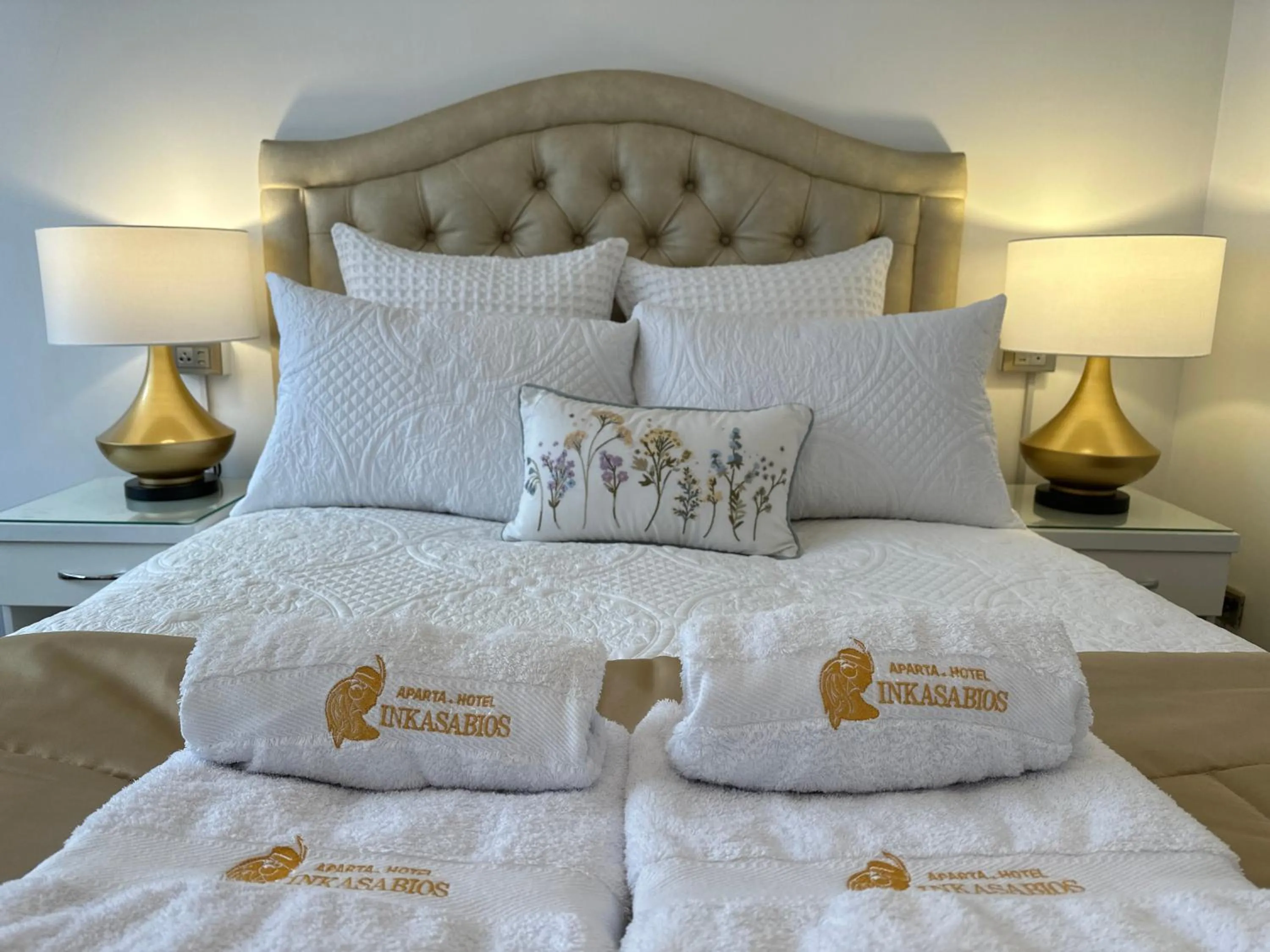 Bed in Hotel-Apartment INKASABIOS