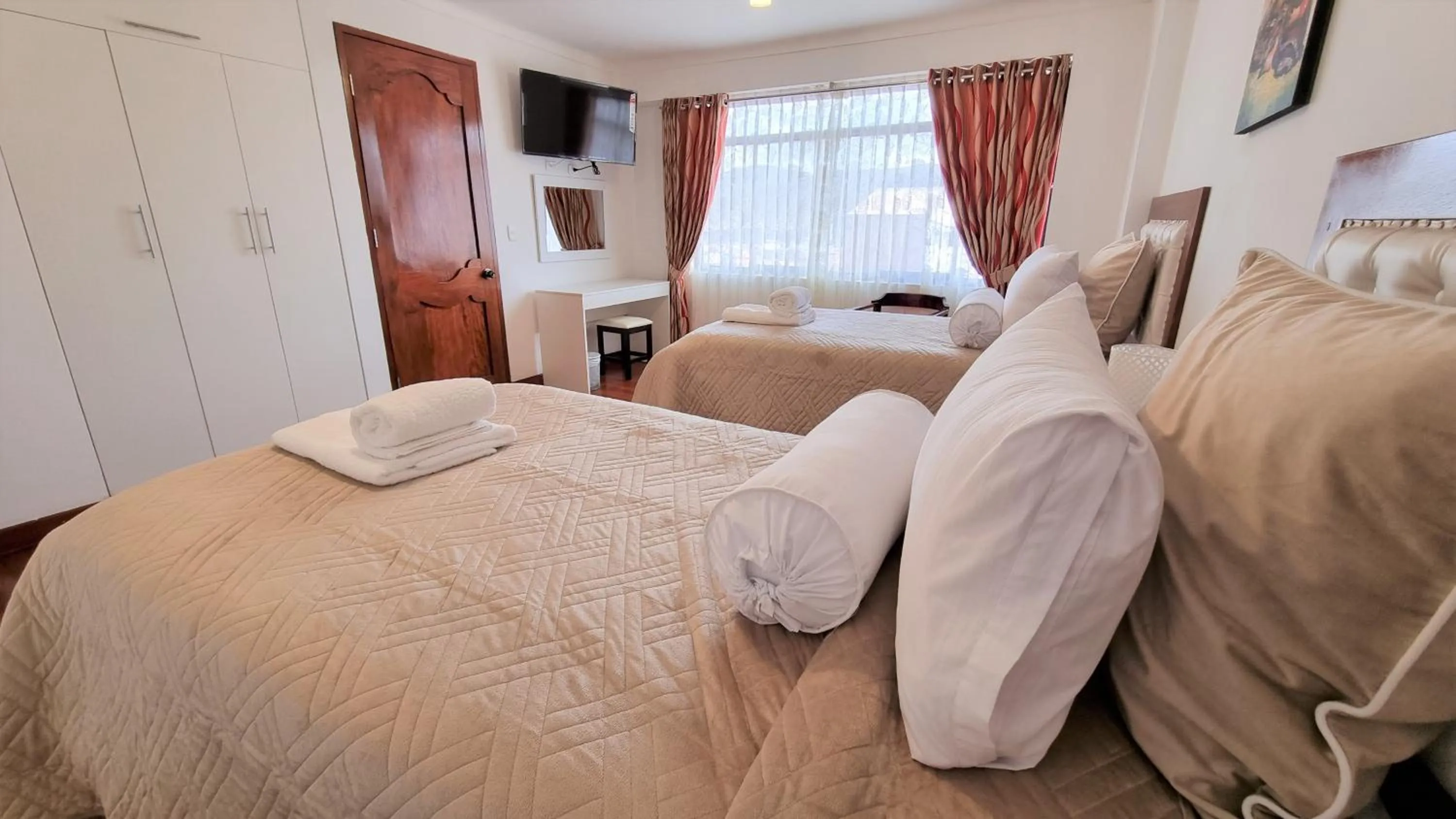 Bed in Hotel-Apartment INKASABIOS