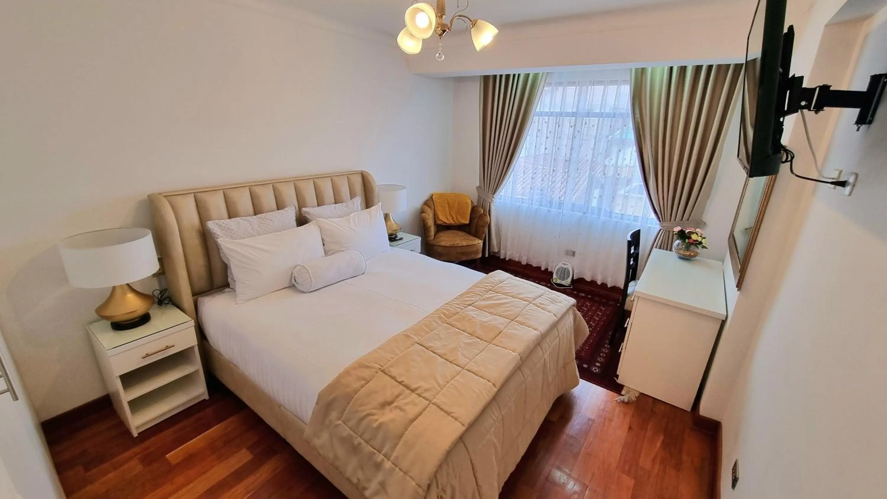 Bed in Hotel-Apartment INKASABIOS