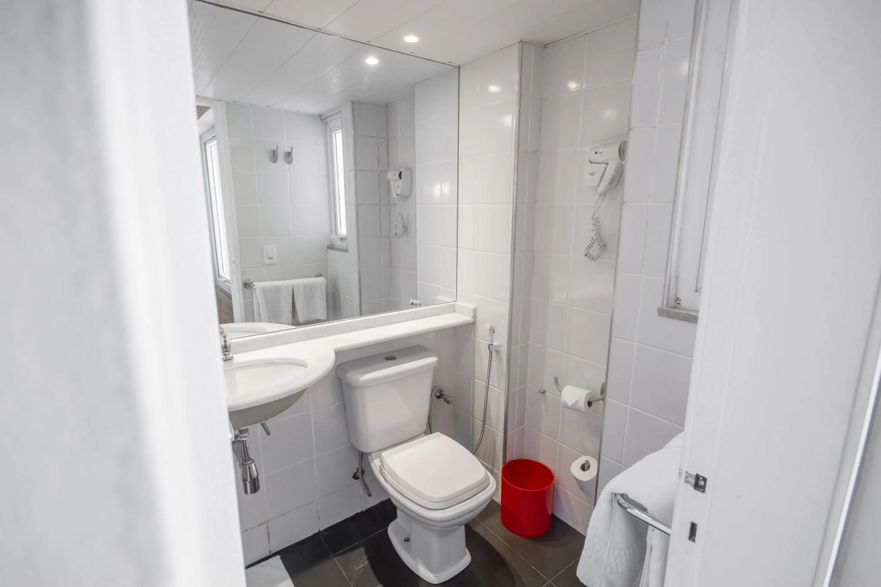 Shower in ibis Fortaleza Praia de Iracema