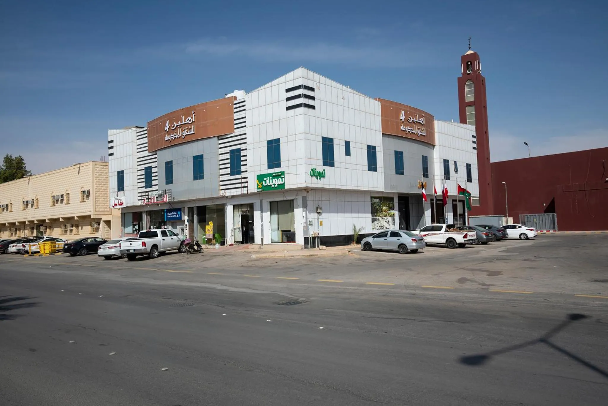 Property building in شقق اهلين اربعة للشقق المخدومة