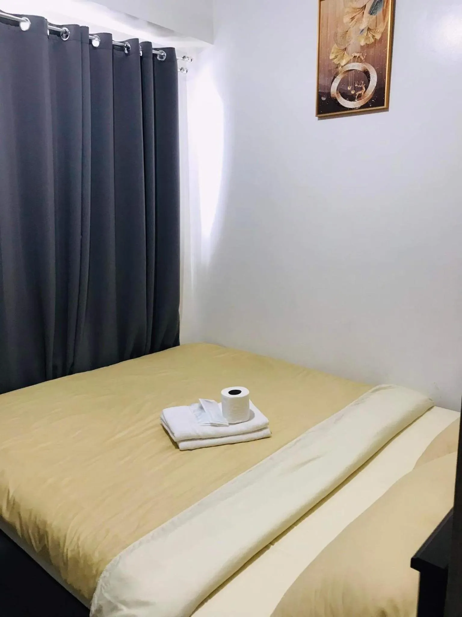 Bed in Shore One Condotel At Mall of Asia, Philippines