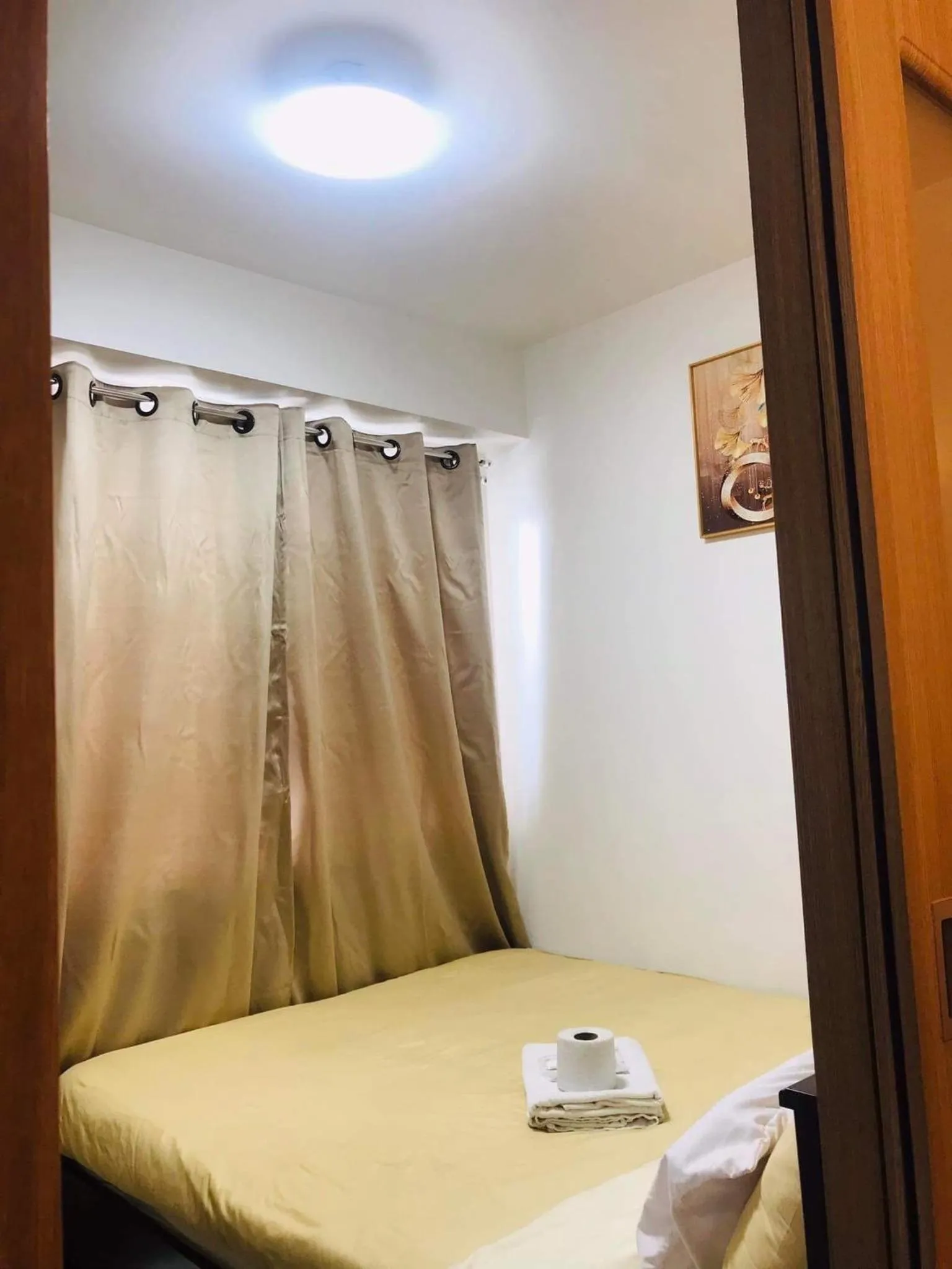 Bed in Shore One Condotel At Mall of Asia, Philippines