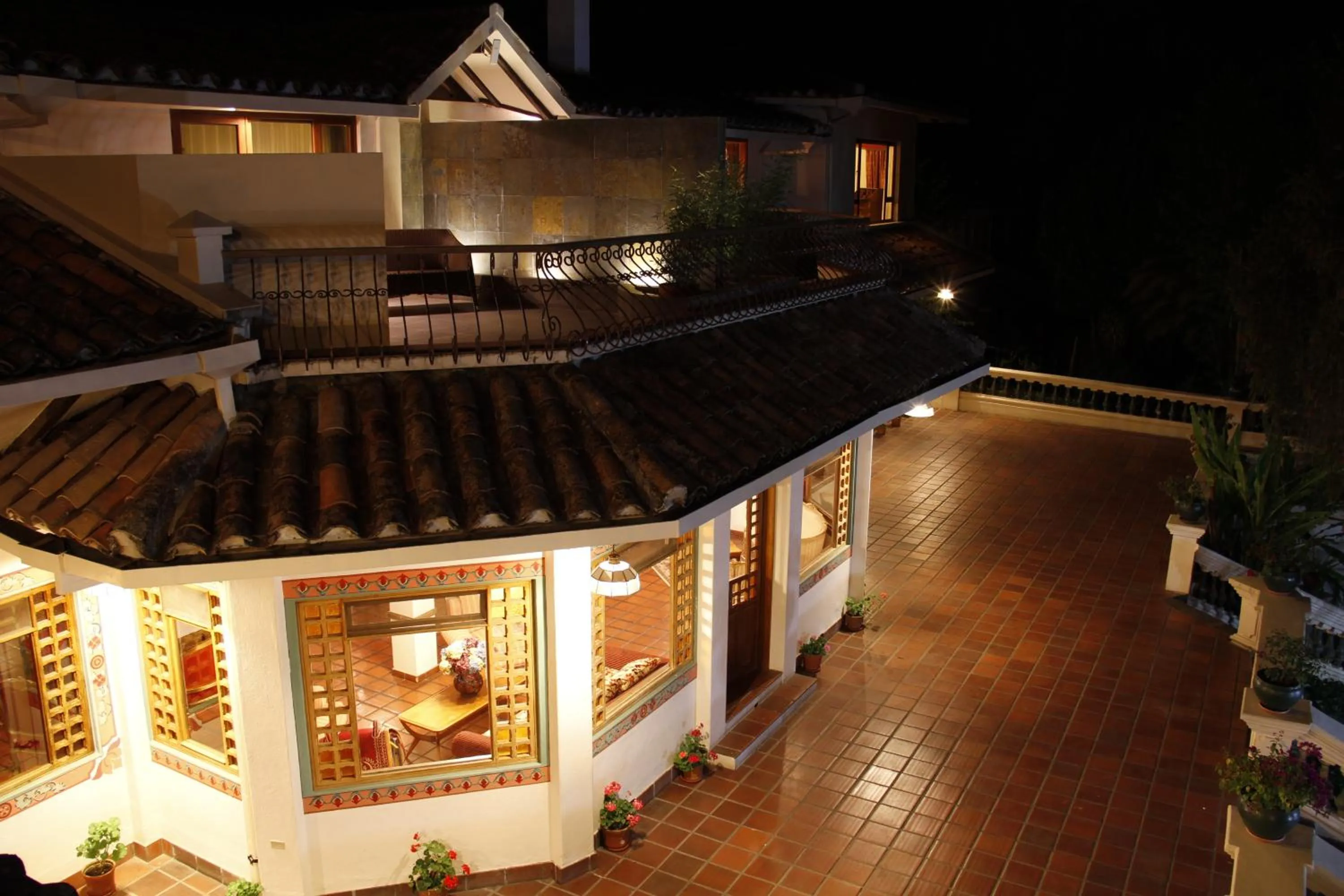 Restaurant/places to eat in Uzhupud Garden Hotel & Lodge