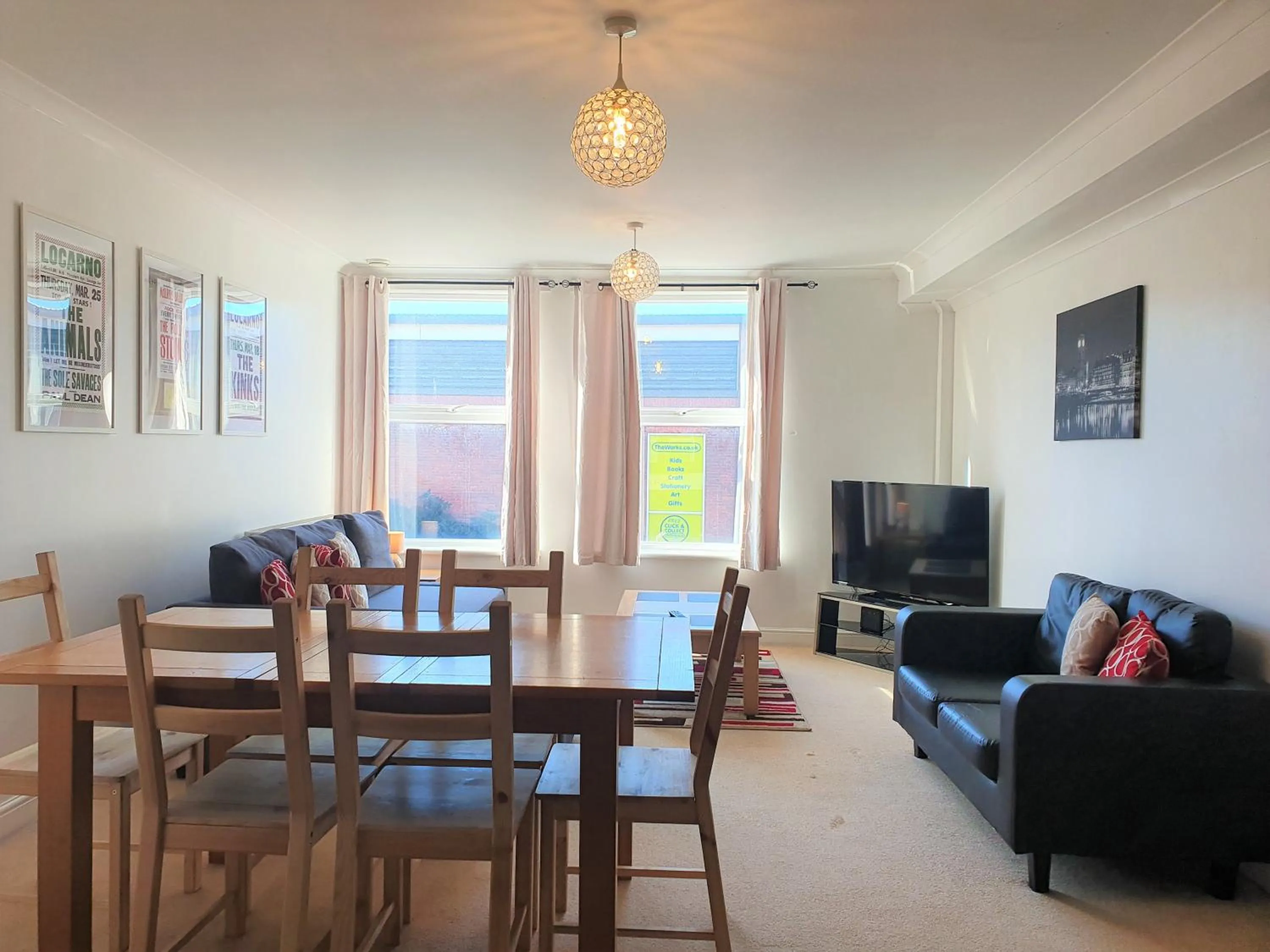 Communal lounge/ TV room in Old Town Apartments