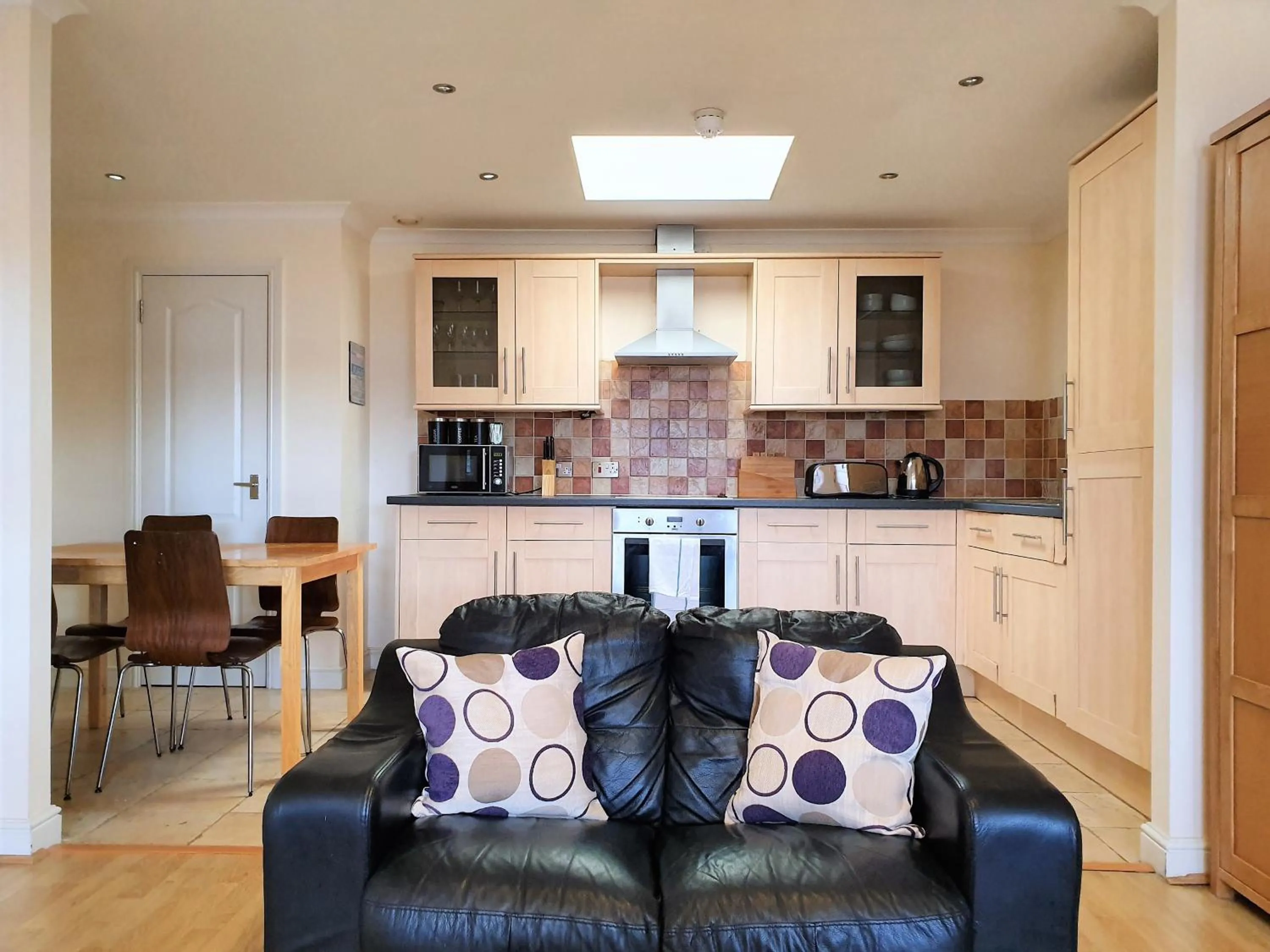 Kitchen or kitchenette in Old Town Apartments