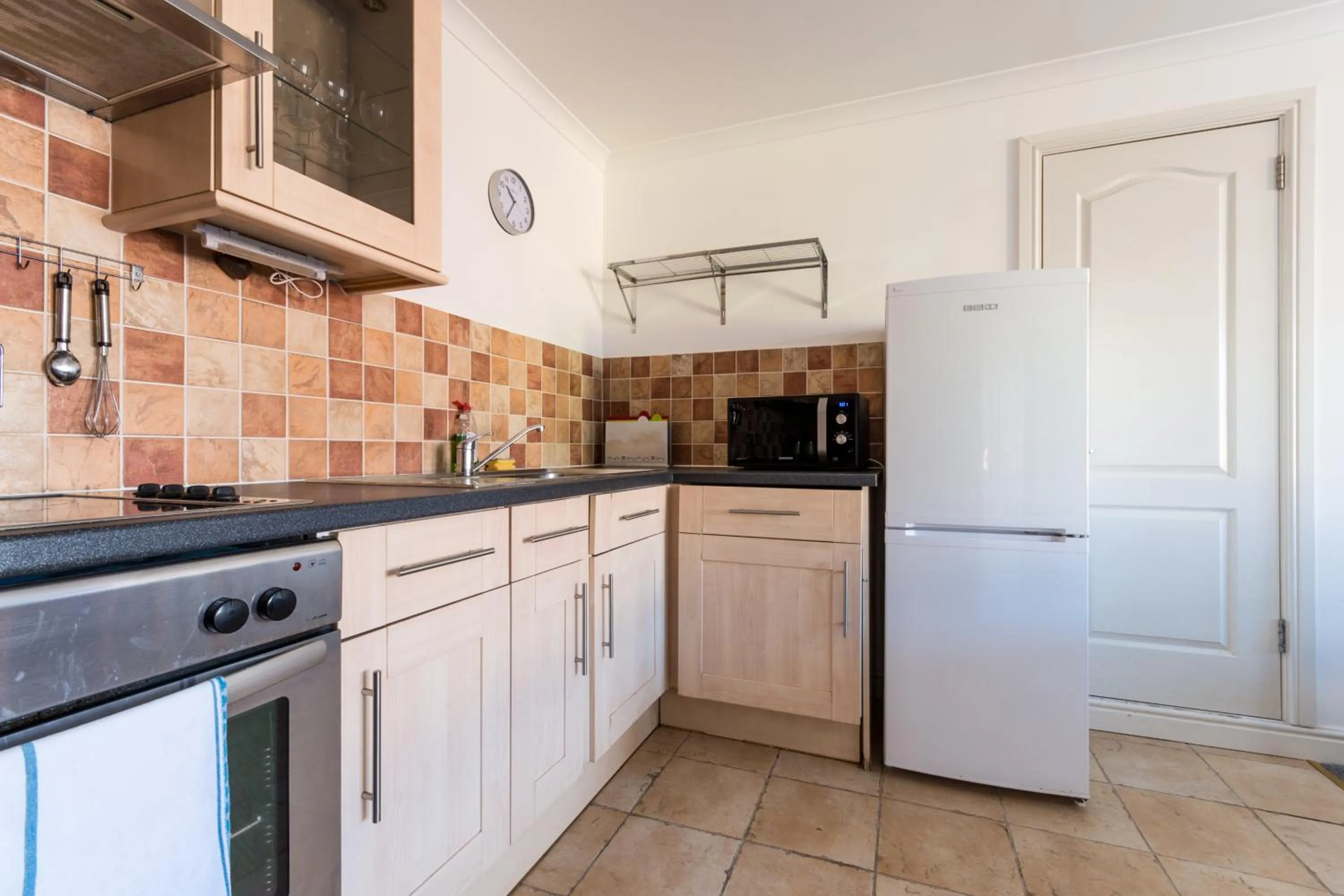 Kitchen or kitchenette in Old Town Apartments