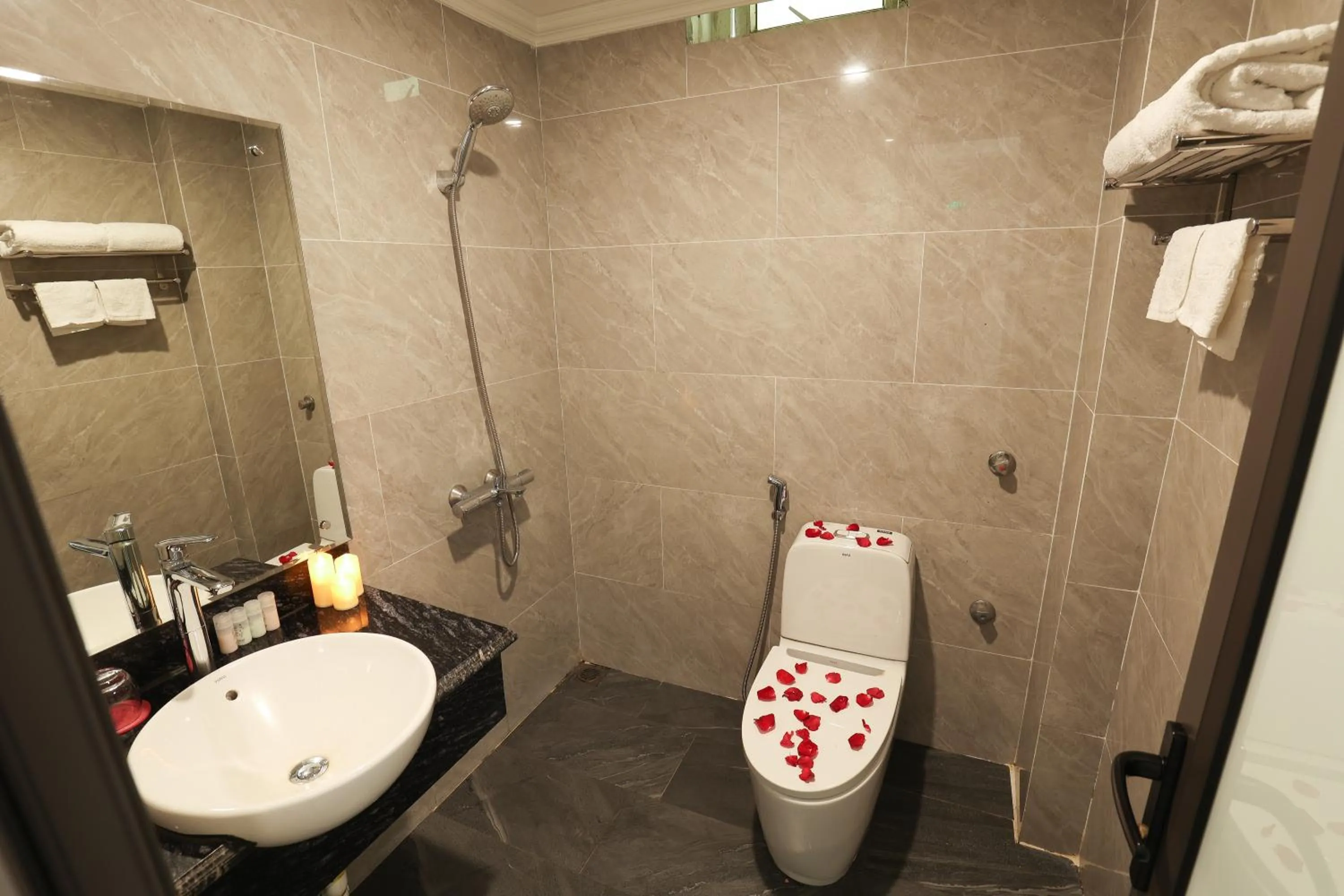 Shower in Hoàng Gia Xa La Boutique Hotel