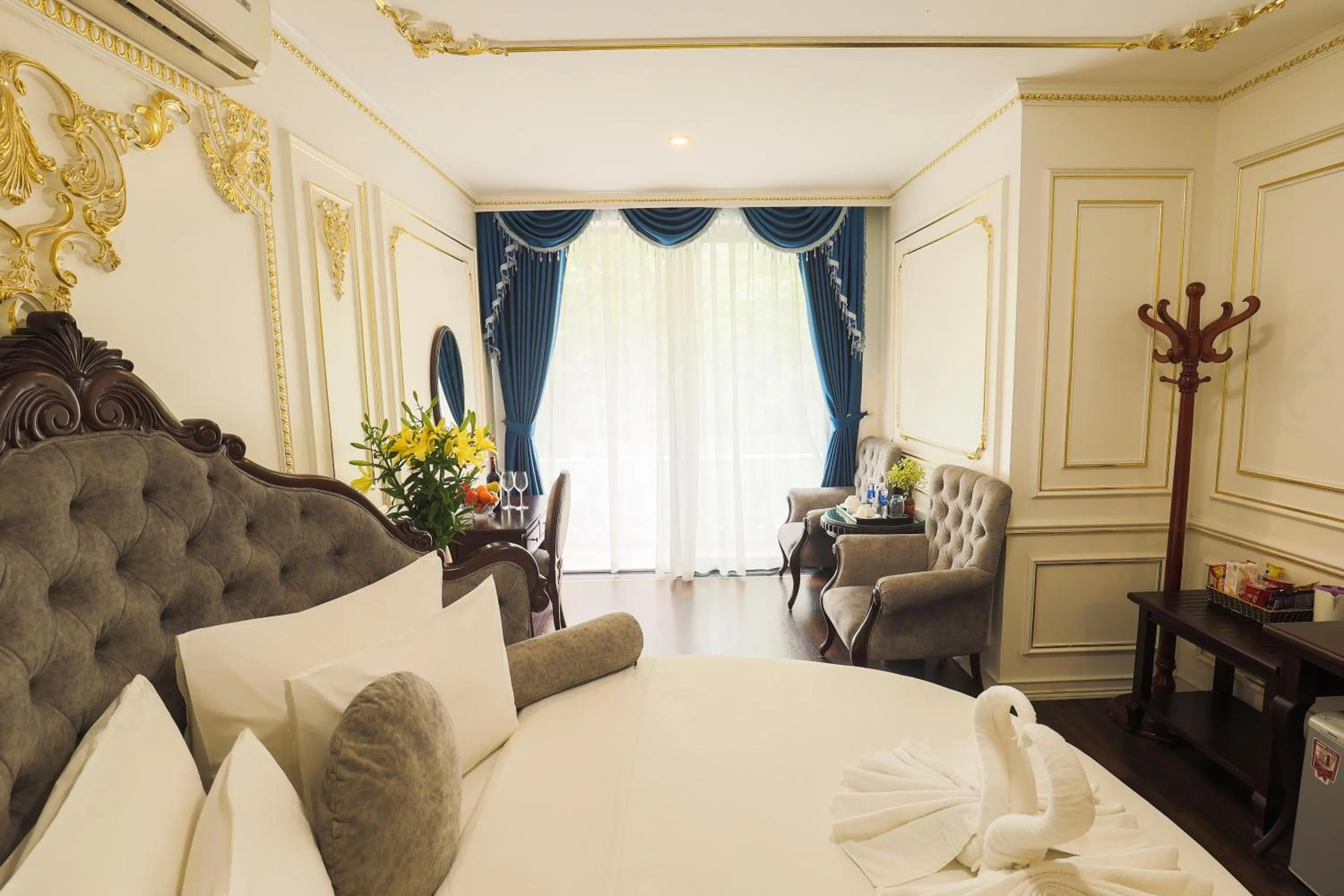 Bed in Hoàng Gia Xa La Boutique Hotel