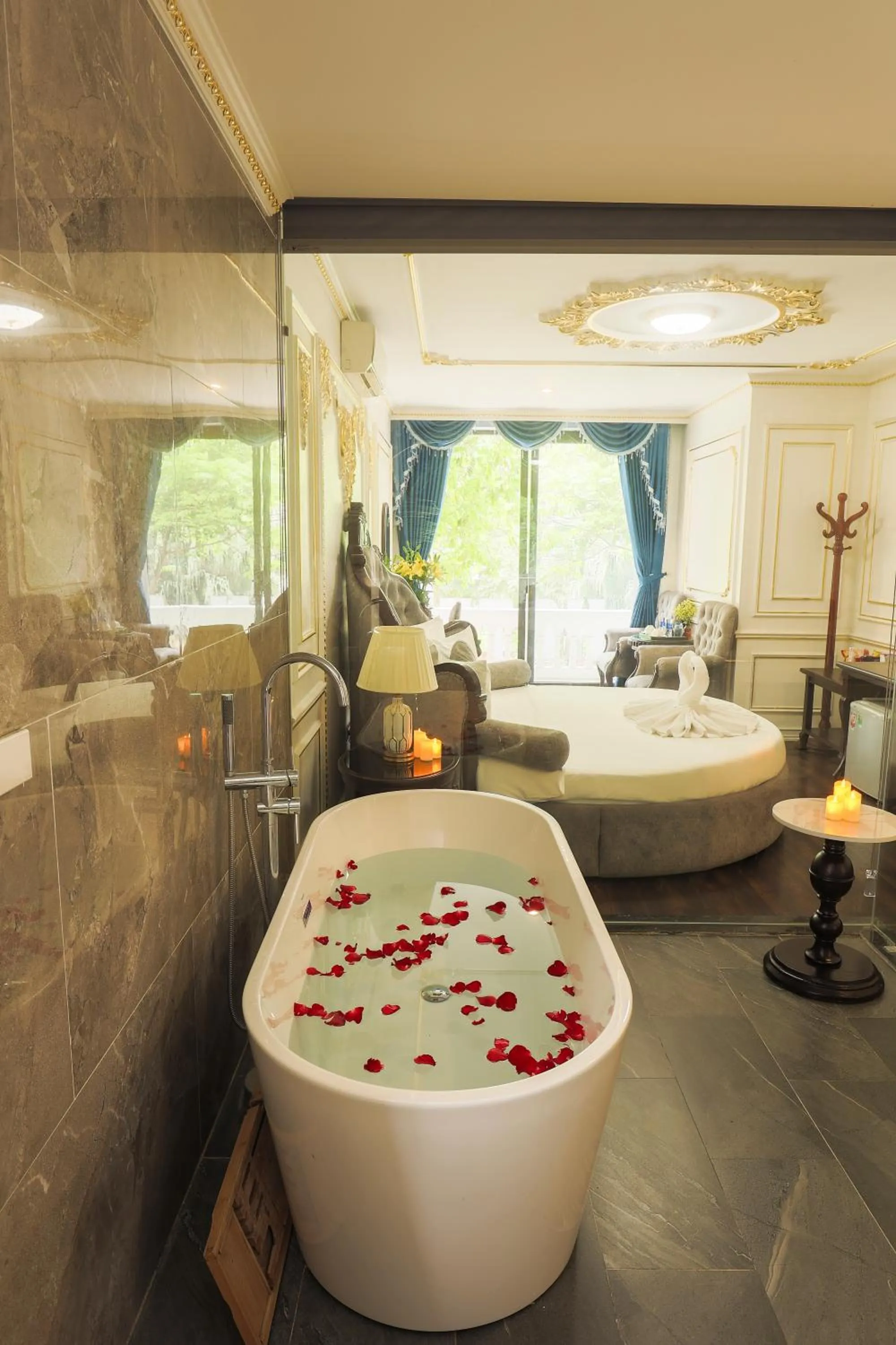 Bathroom, Bed in Hoàng Gia Xa La Boutique Hotel