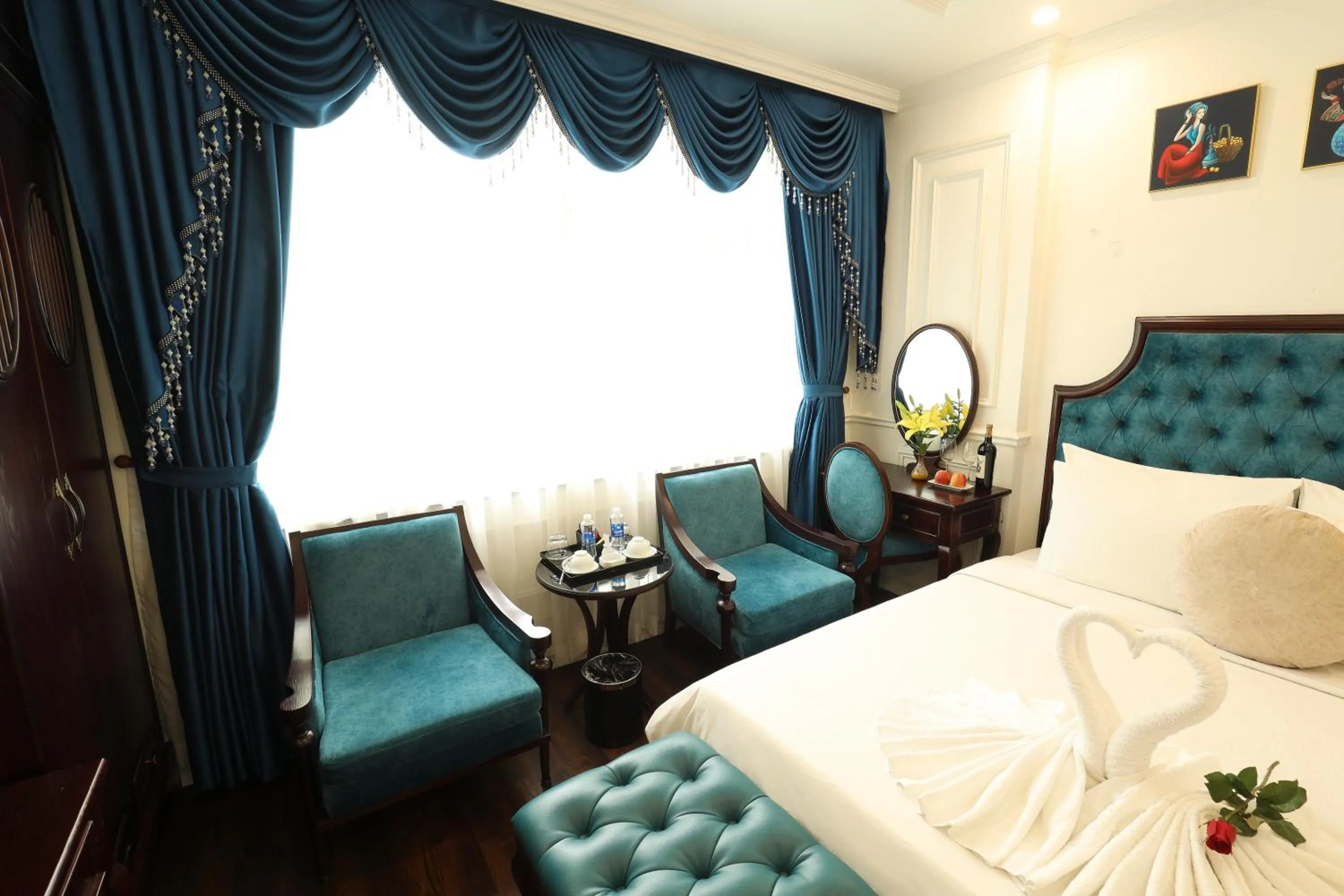 Seating area, Bed in Hoàng Gia Xa La Boutique Hotel