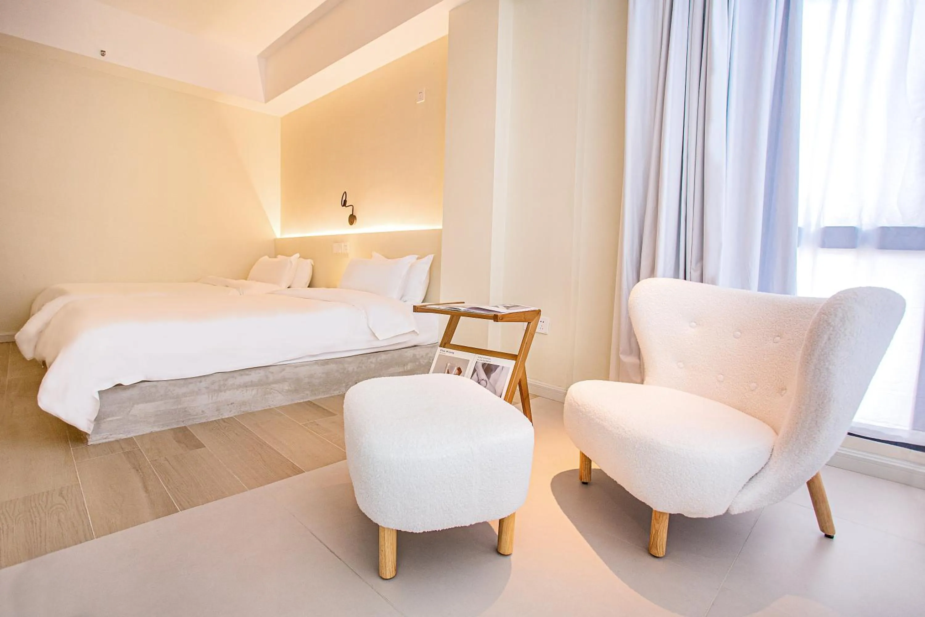 Bed in IM Waiting Hotel