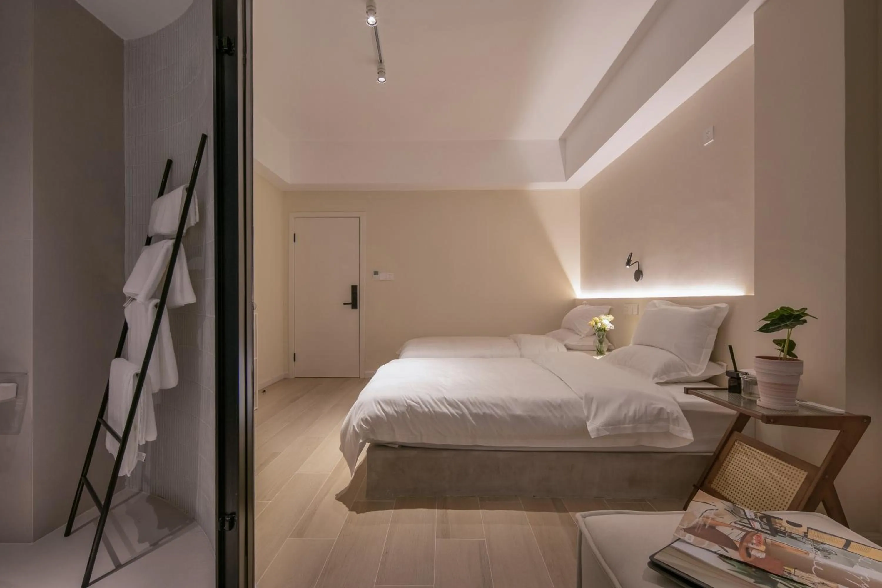 Bed in IM Waiting Hotel