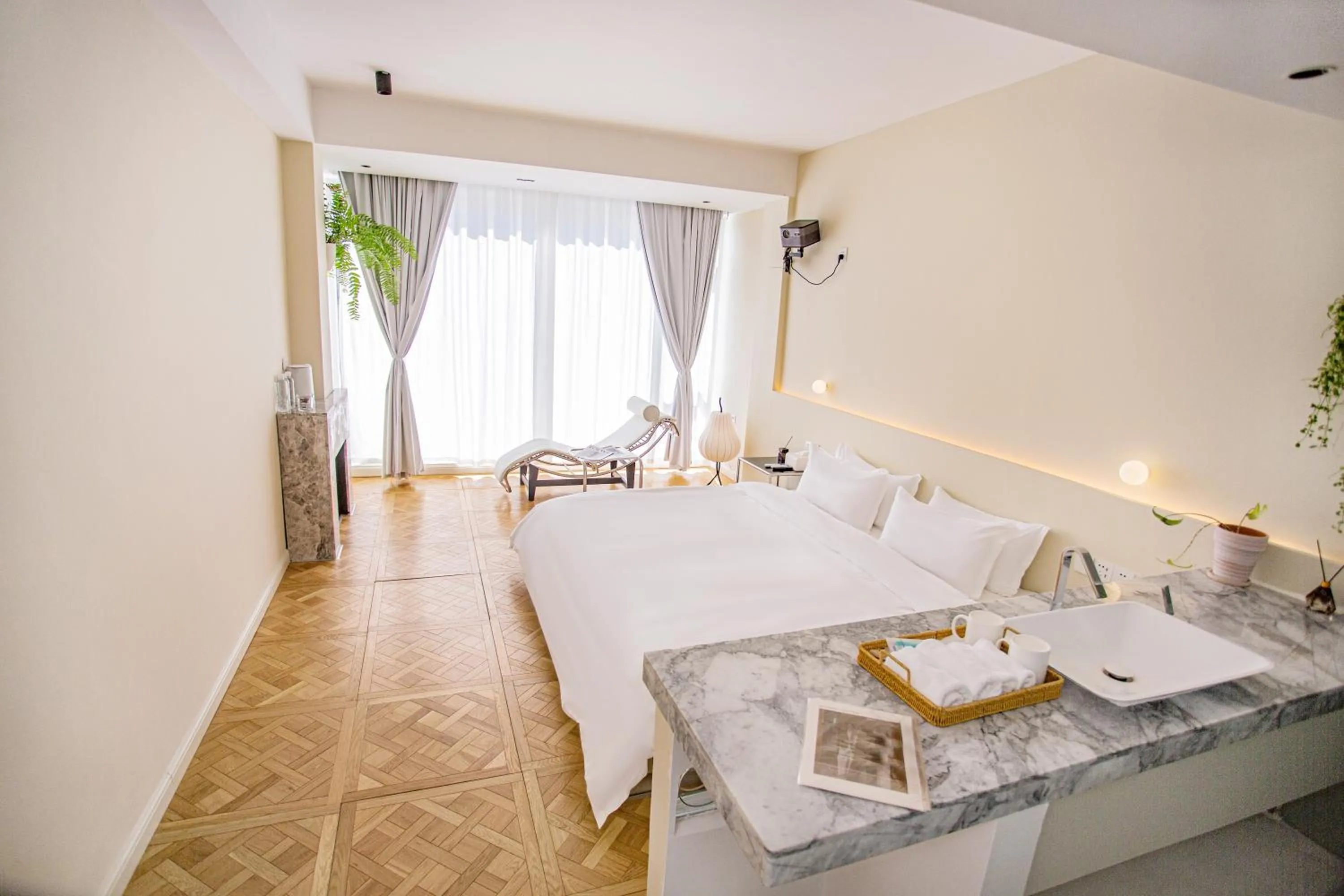 Bed in IM Waiting Hotel