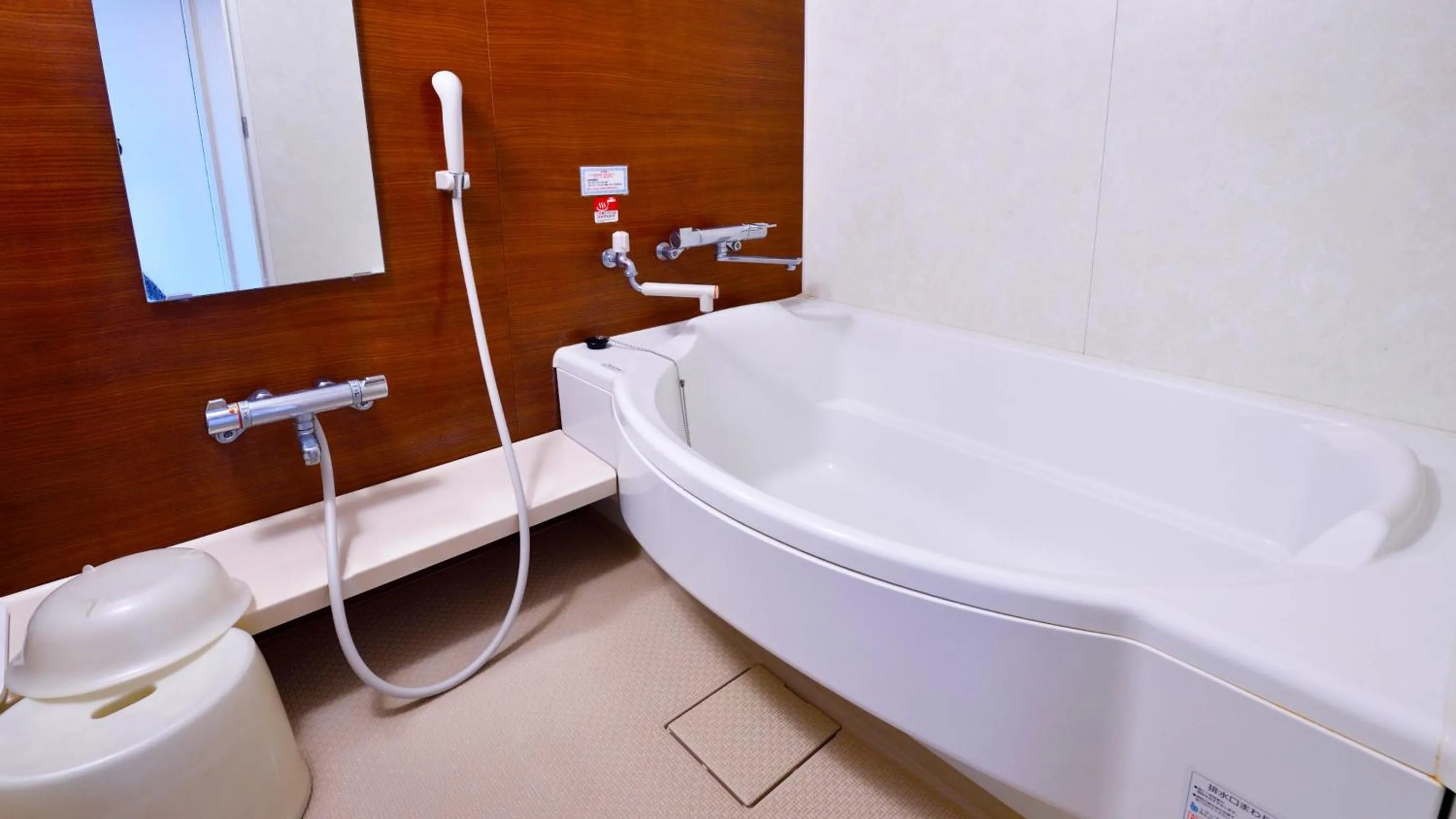 Hot Tub in Hotel GRANDSPA AVENUE