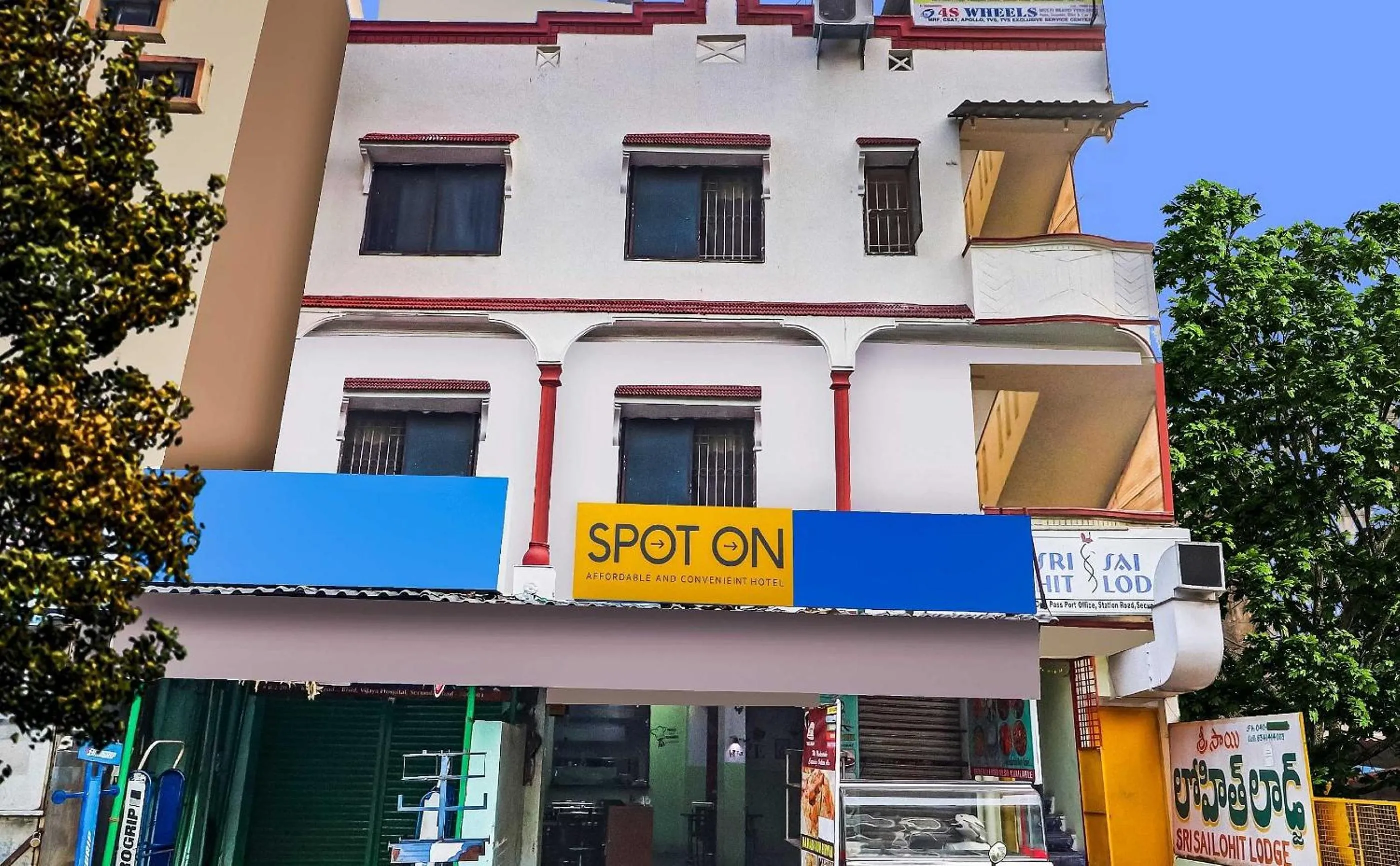 Facade/entrance in SPOT ON Sri Sai Lohith Lodge Near Secunderabad Railway Station