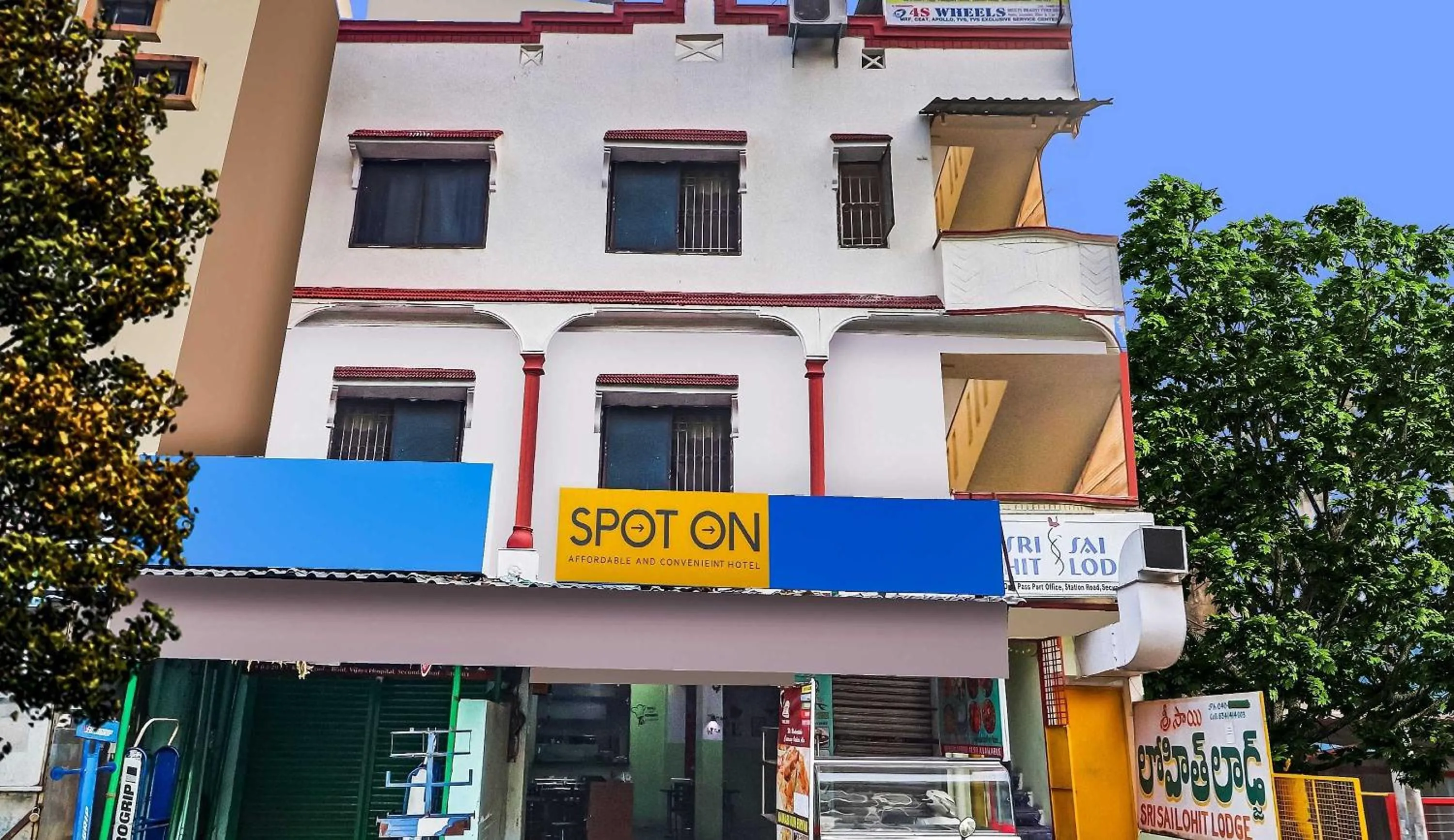 Facade/entrance in SPOT ON Sri Sai Lohith Lodge Near Secunderabad Railway Station