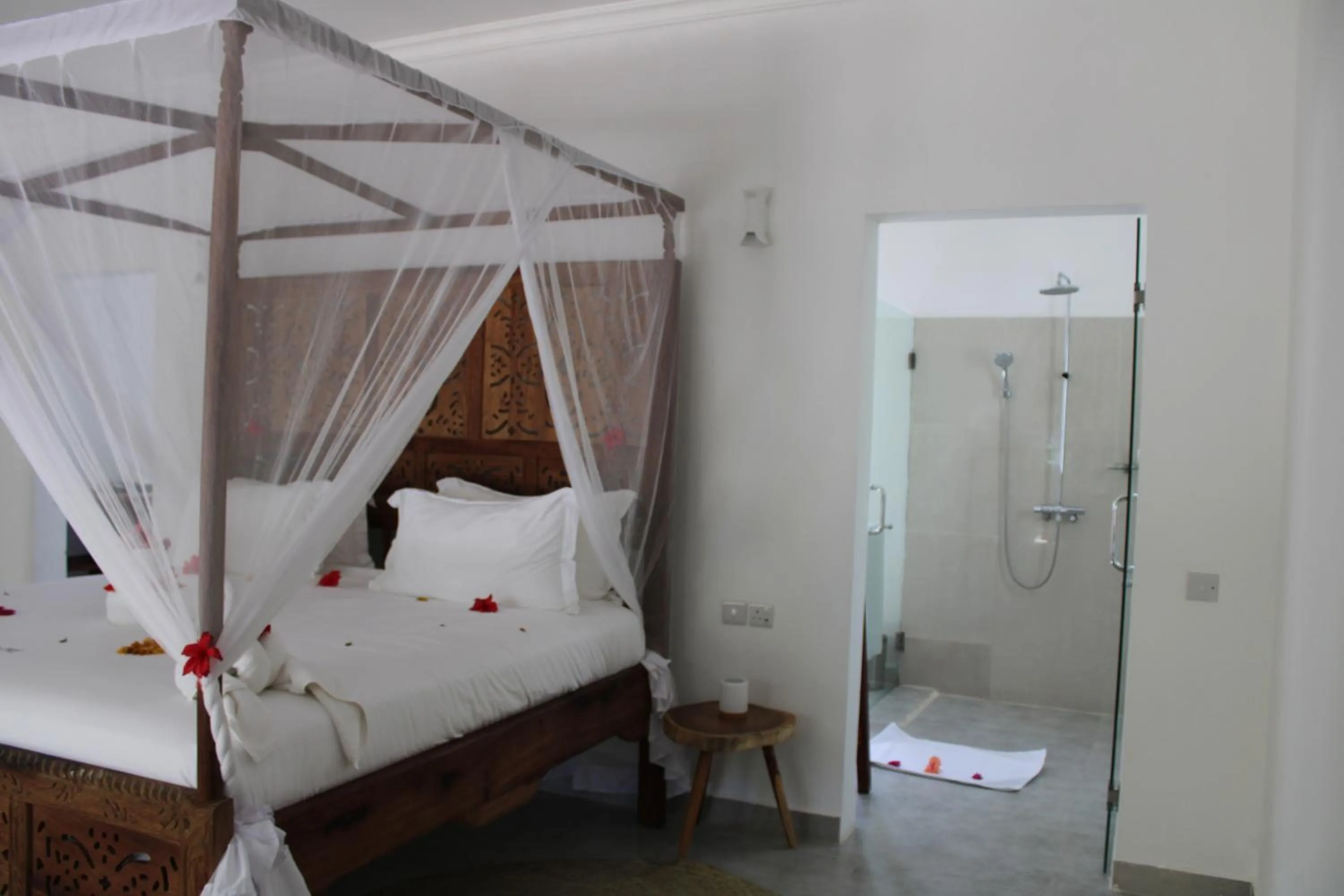 Shower, Bed in Kivuli Beach Resort Paje