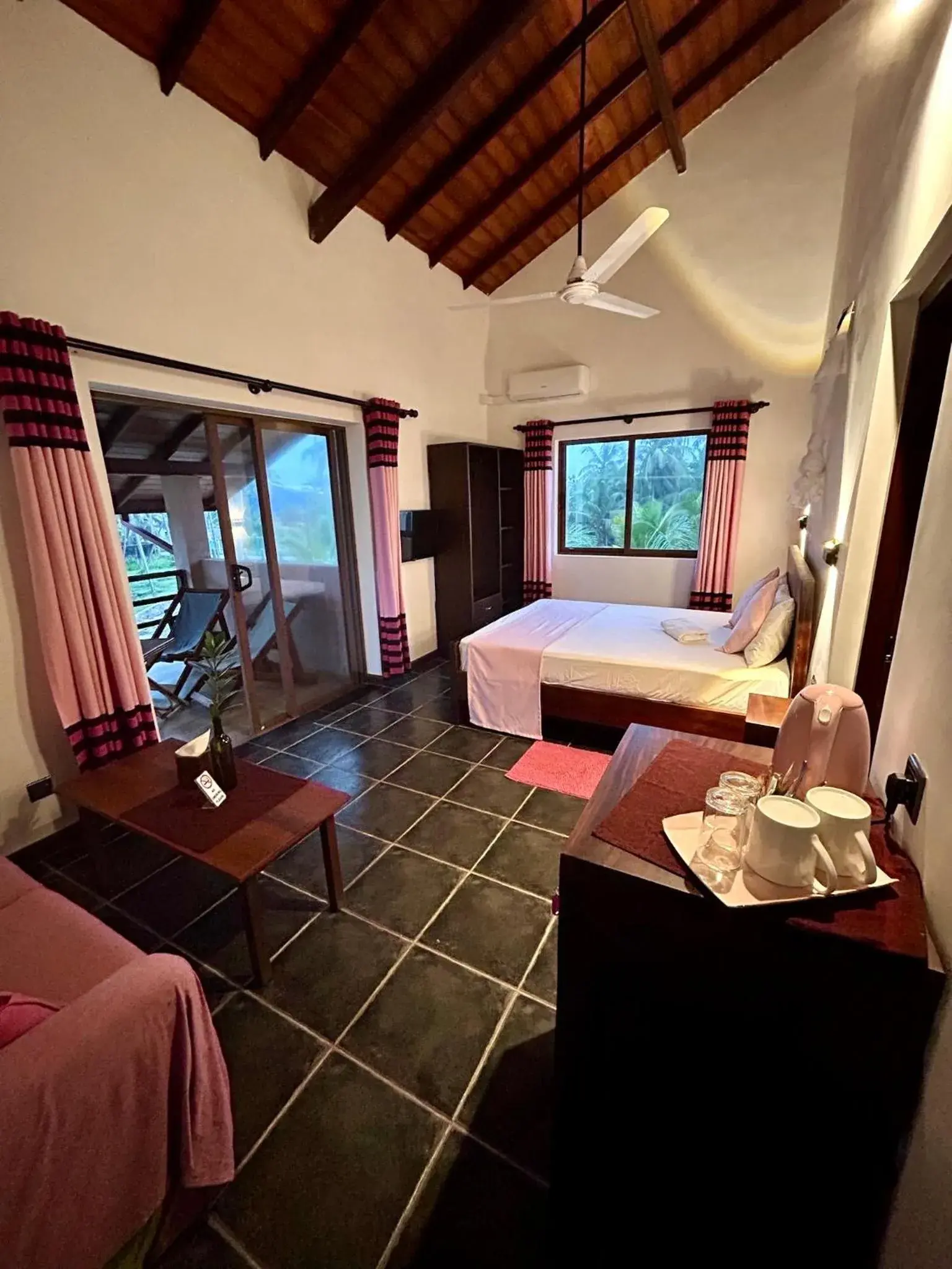 Deluxe Double Room with Balcony and Sea View in Reef Bungalow Hotel Deluxe Double Room with Balcony and Sea View in Reef Bungalow Hotel